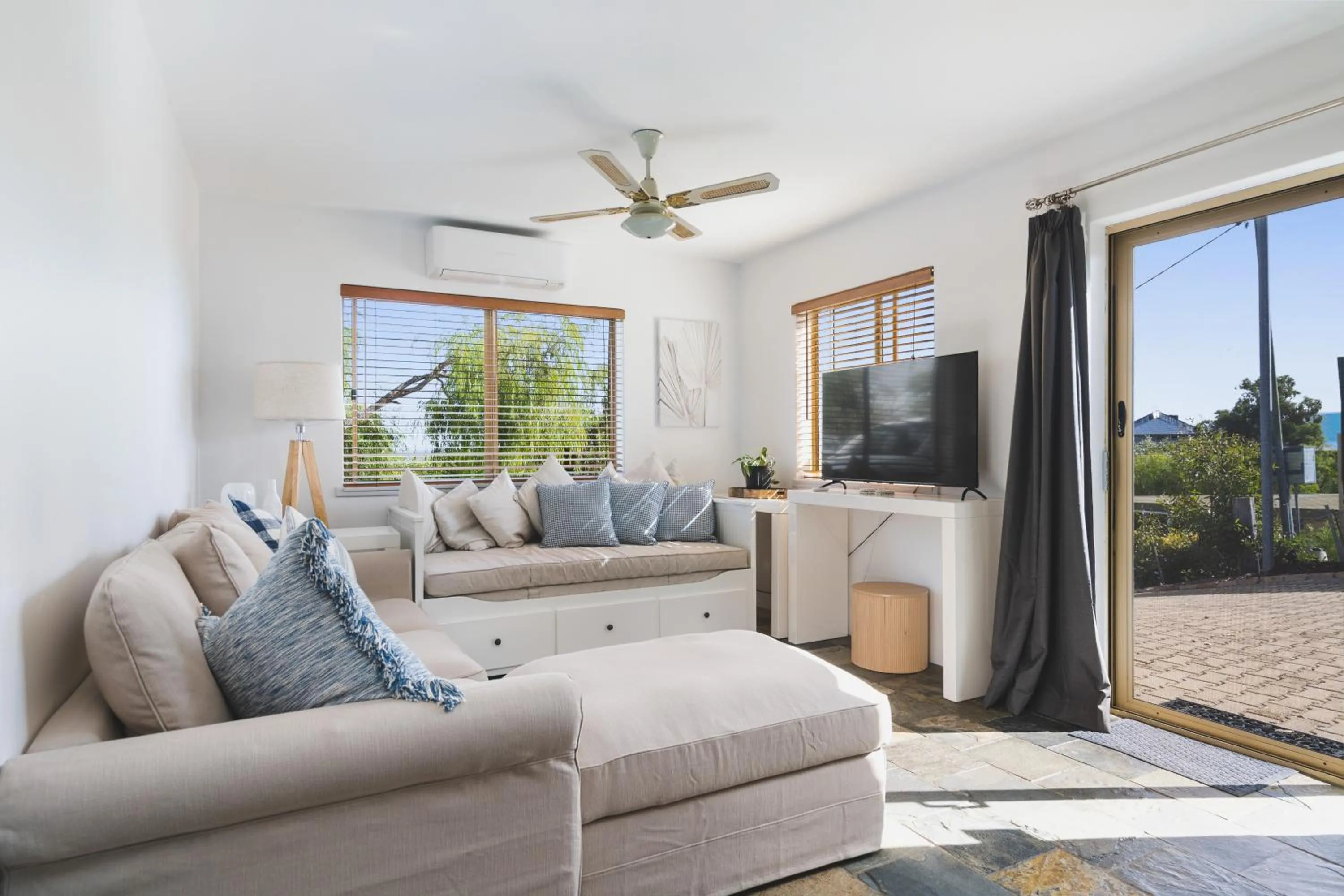Oceanview Manor by "Peppy Beach Retreats" - Two Houses in One with Panoramic Views