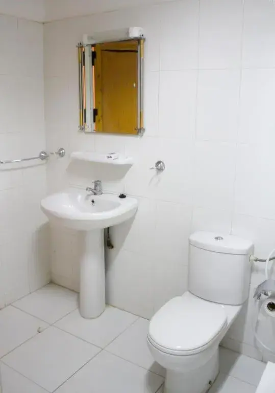 Budget Single Room in Andalusia Hotel Budget Single Room in Andalusia Hotel