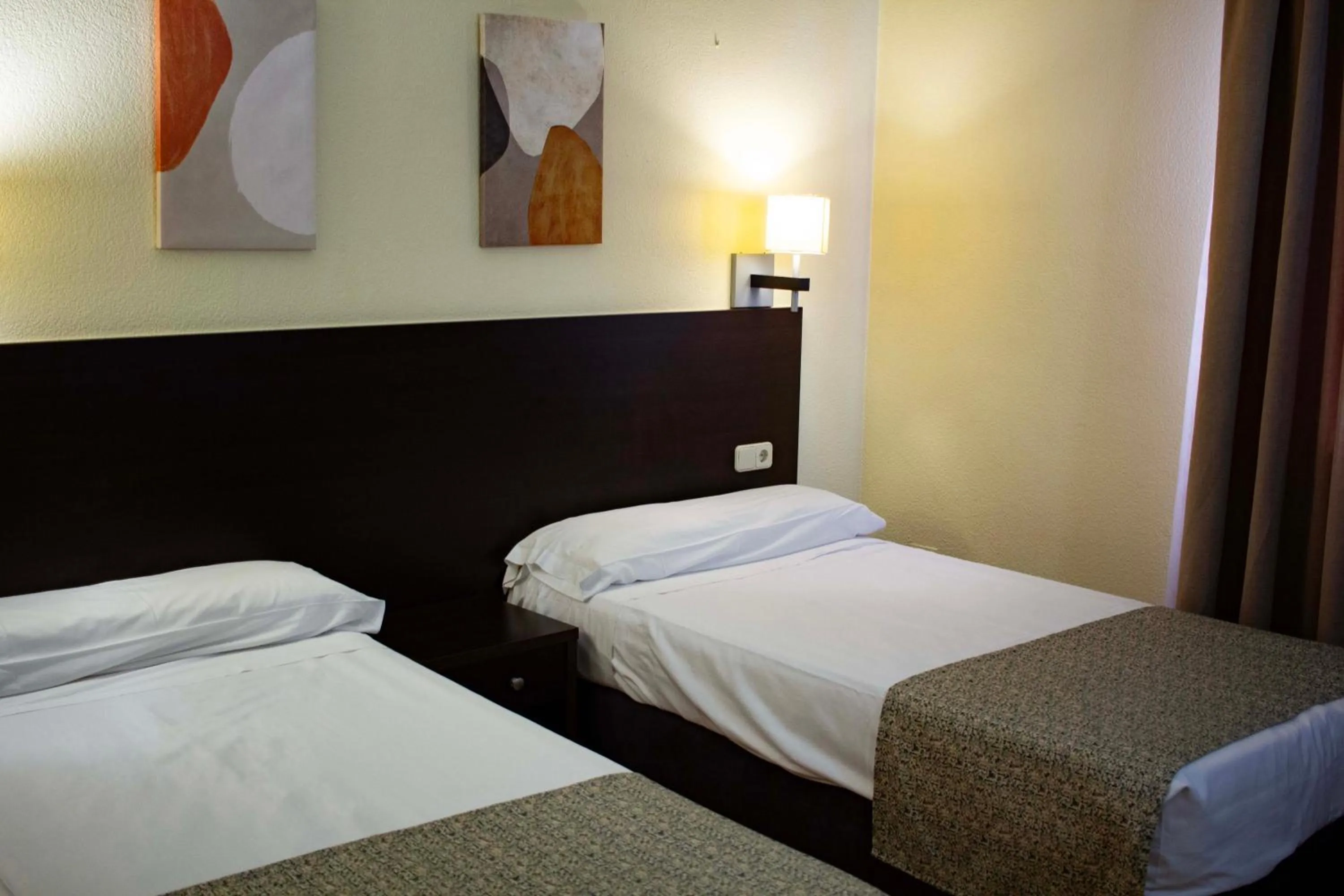 Bed in Hotel Tudanca-Aranda II