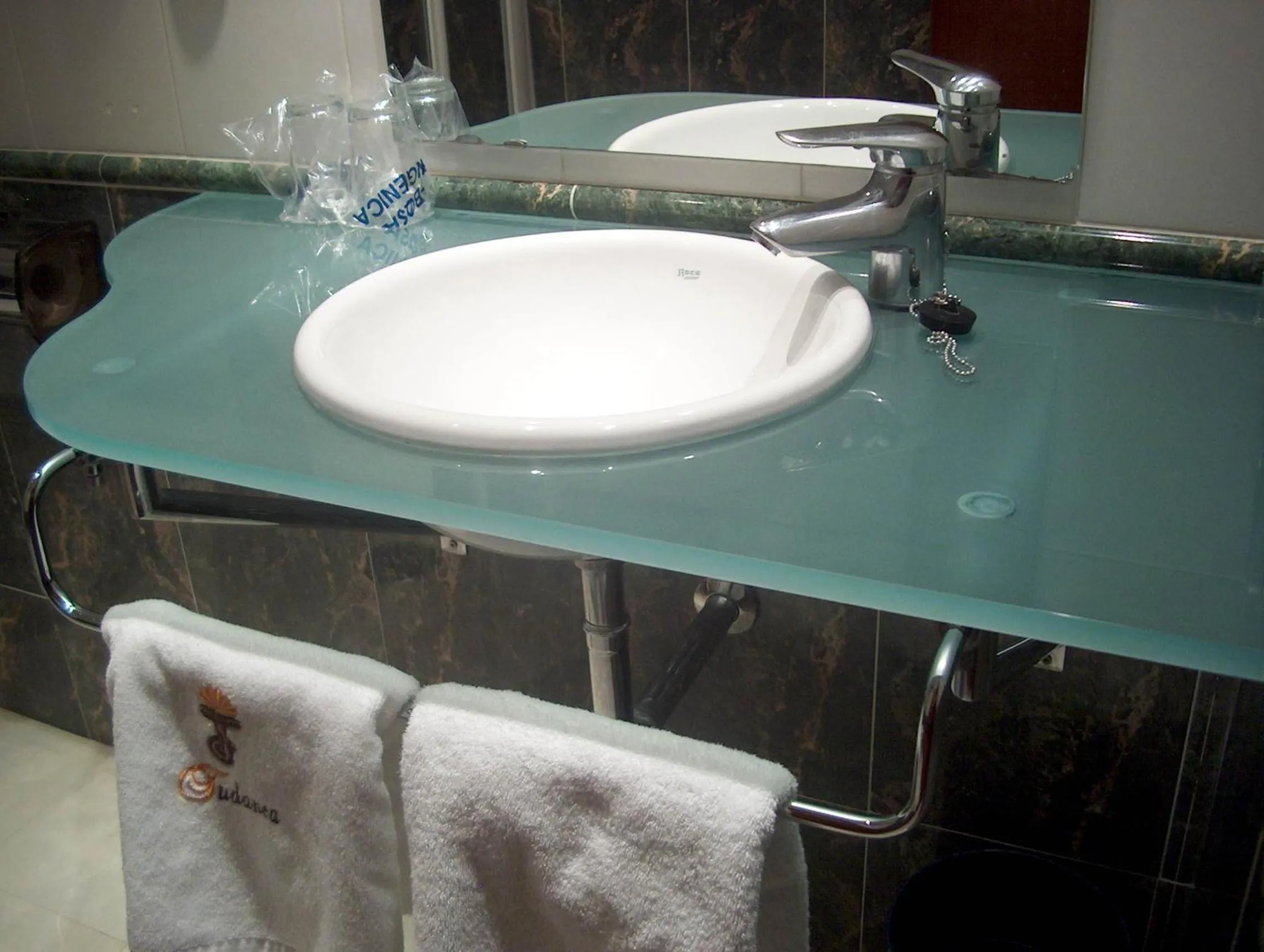 Bathroom in Hotel Tudanca-Aranda II