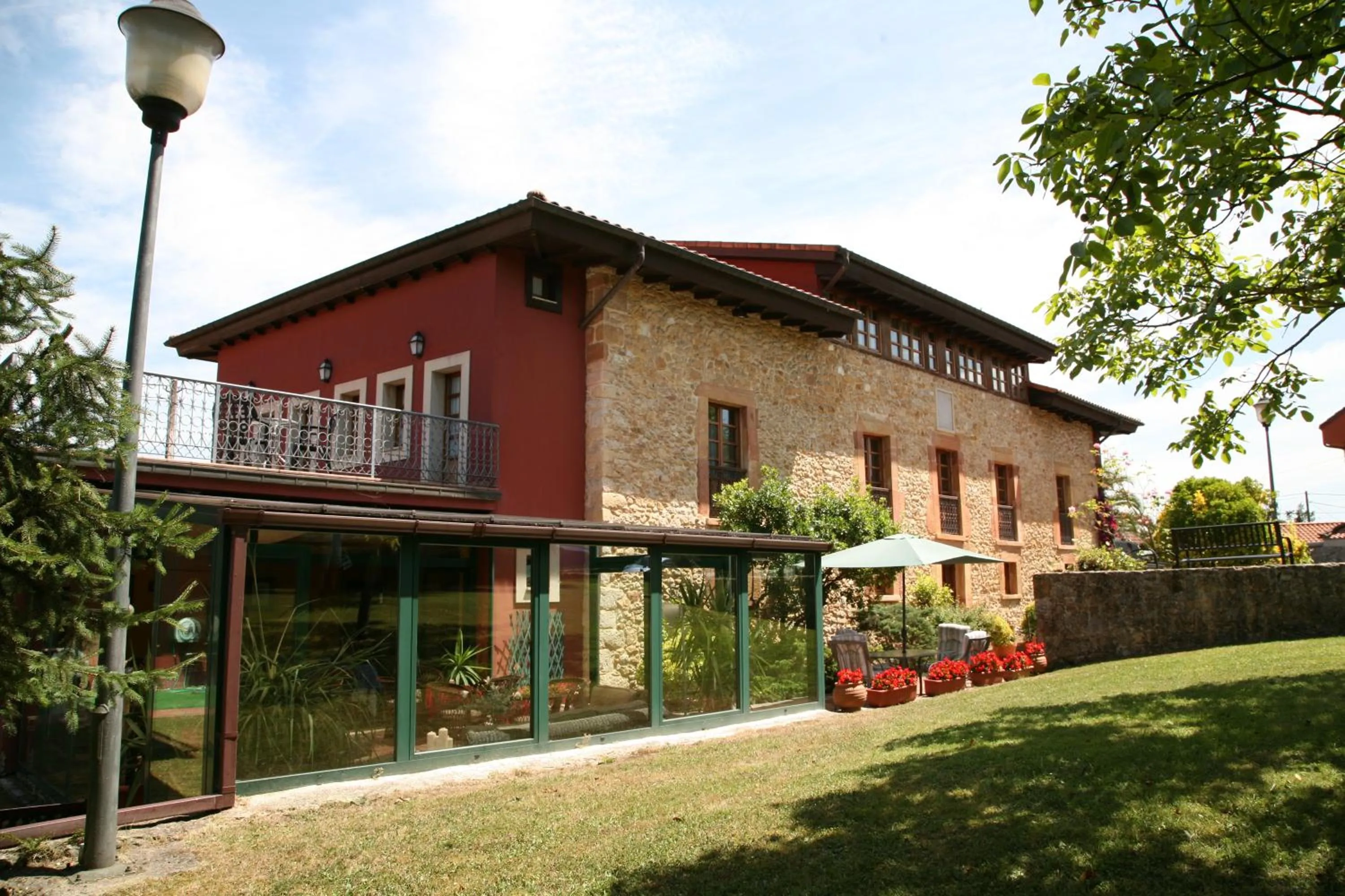 Garden view in Hotel Palacio De La Viñona