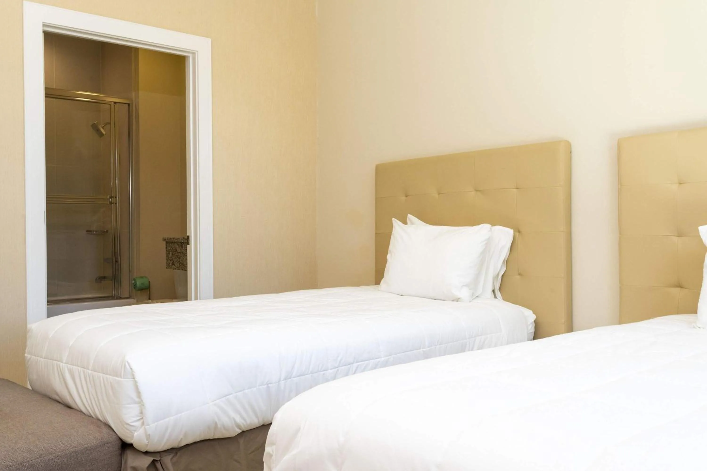 Bed in Gorgeous 4 Bd Close to Disney @ Magic Village 3114