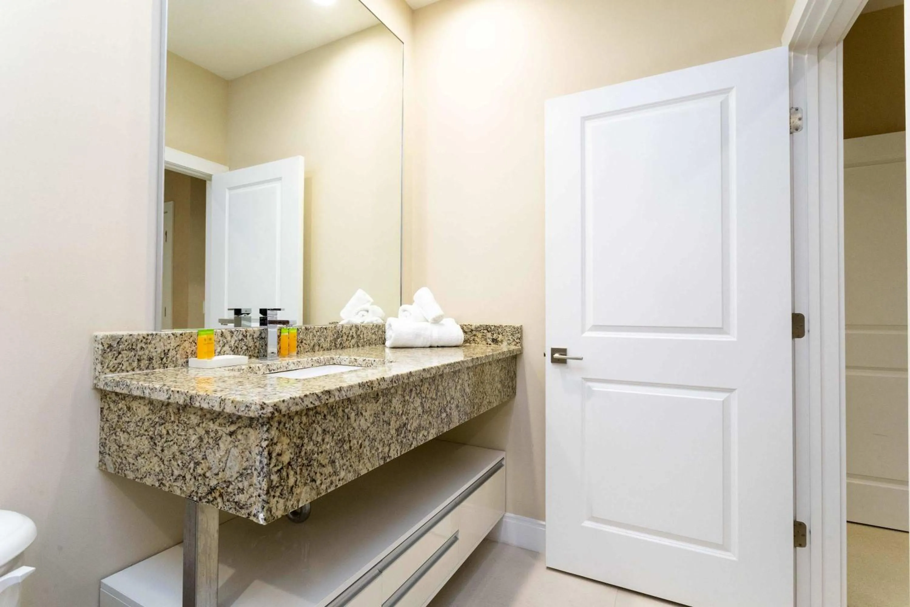 Gorgeous 4 Bd Close to Disney @ Magic Village 3114