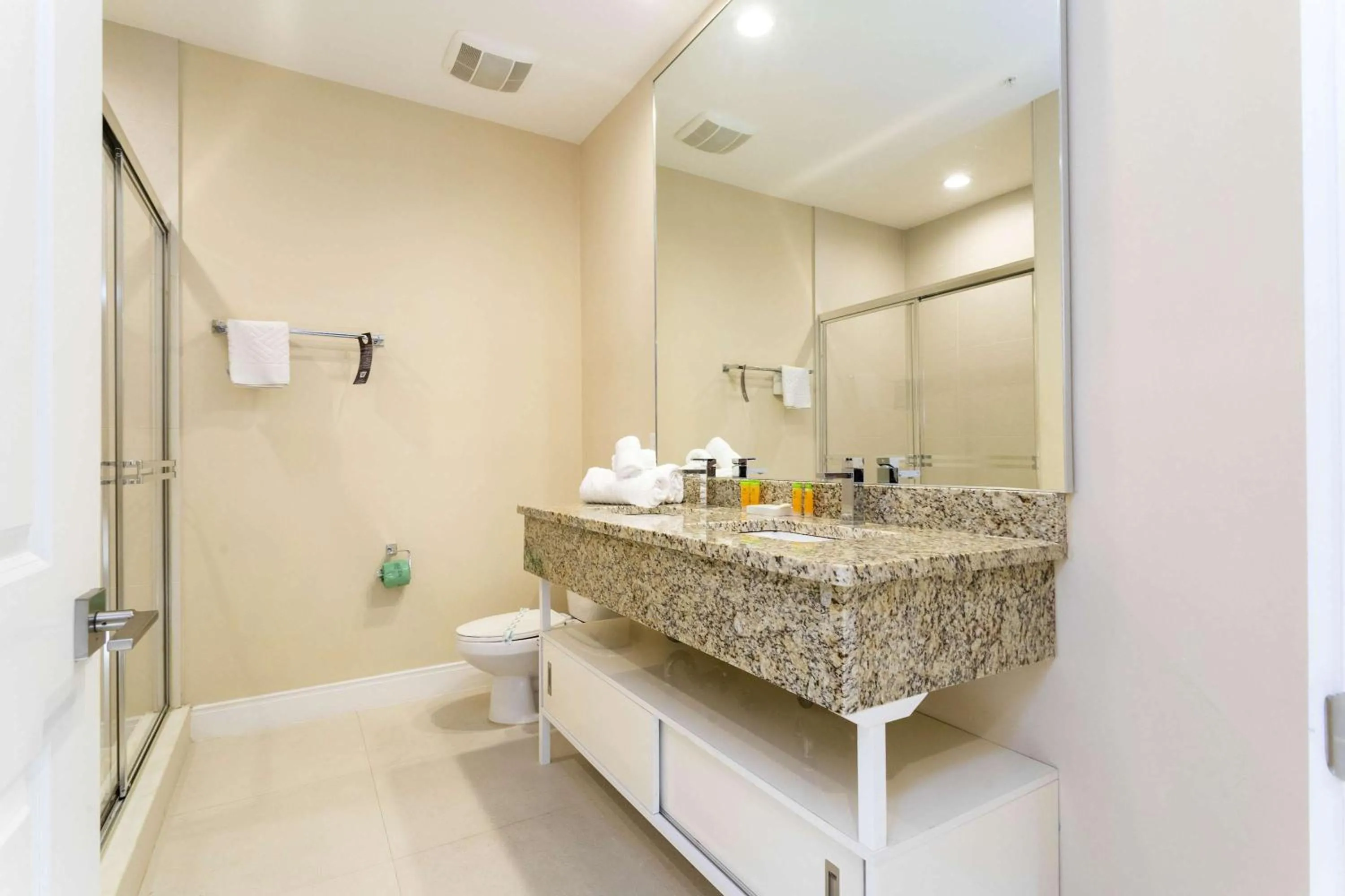 Gorgeous 4 Bd Close to Disney @ Magic Village 3114