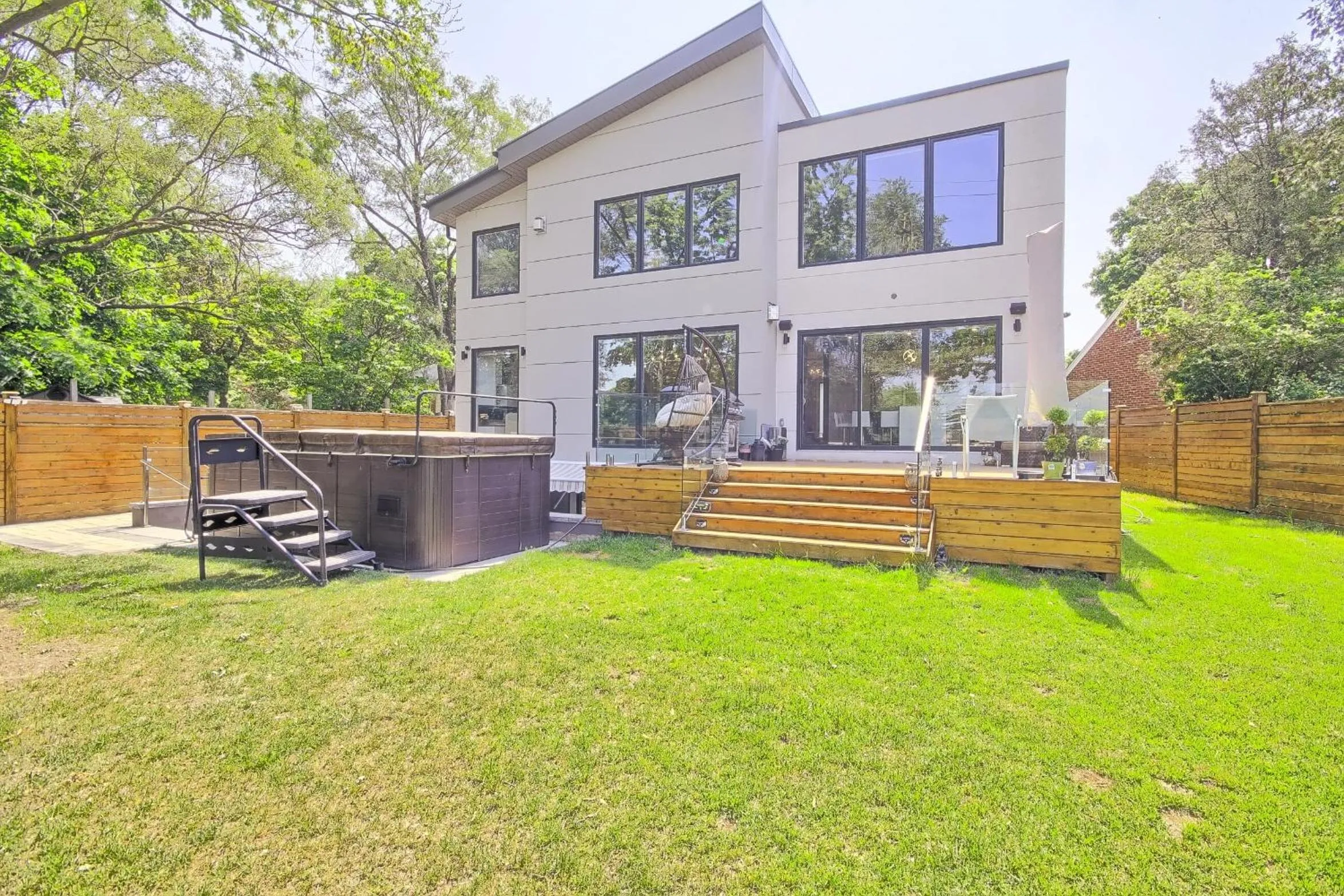 Hot Tub in Charming and Luxurious 2BR+1Bath Guest Suite