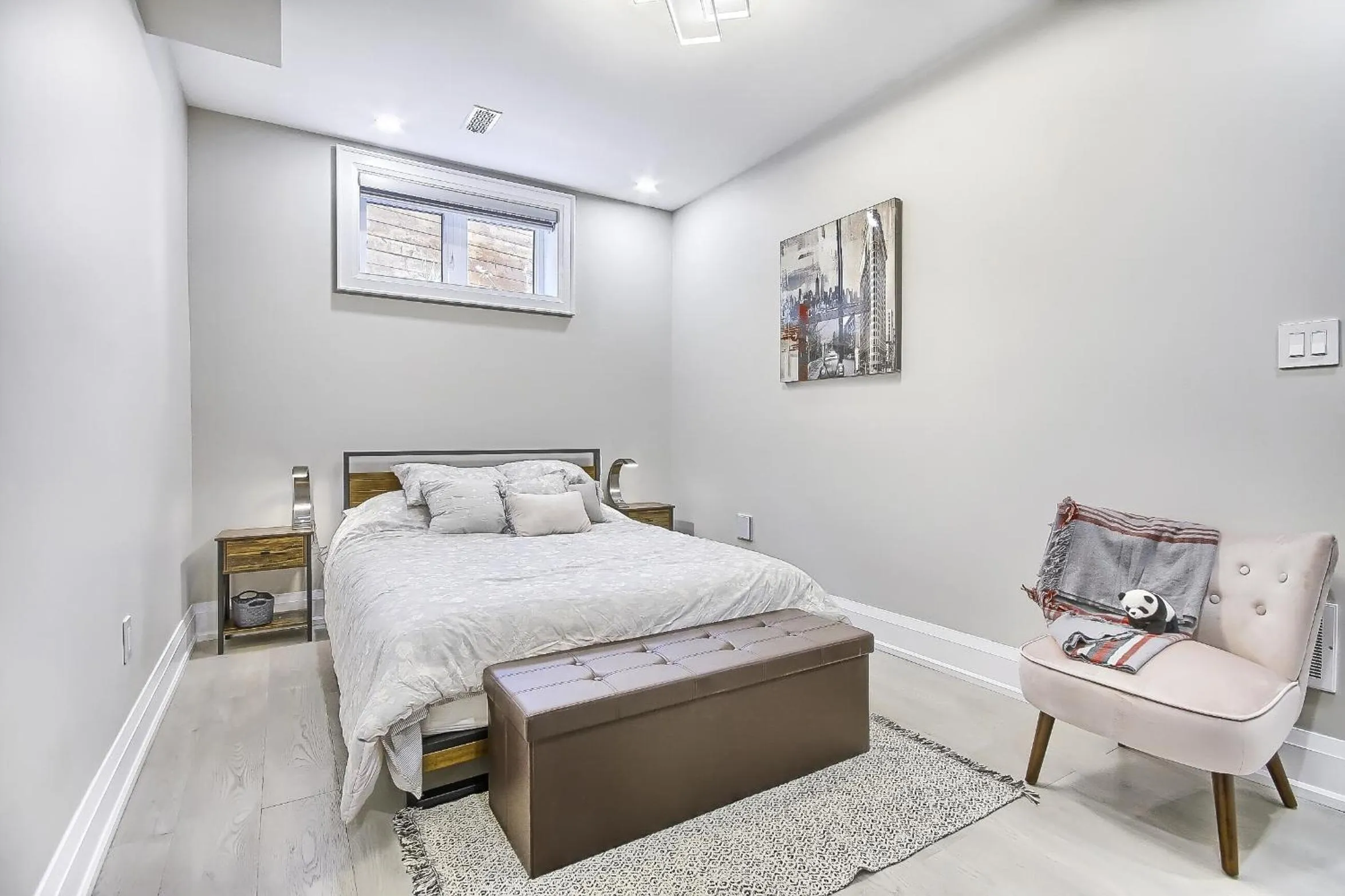 Bed in Charming and Luxurious 2BR+1Bath Guest Suite