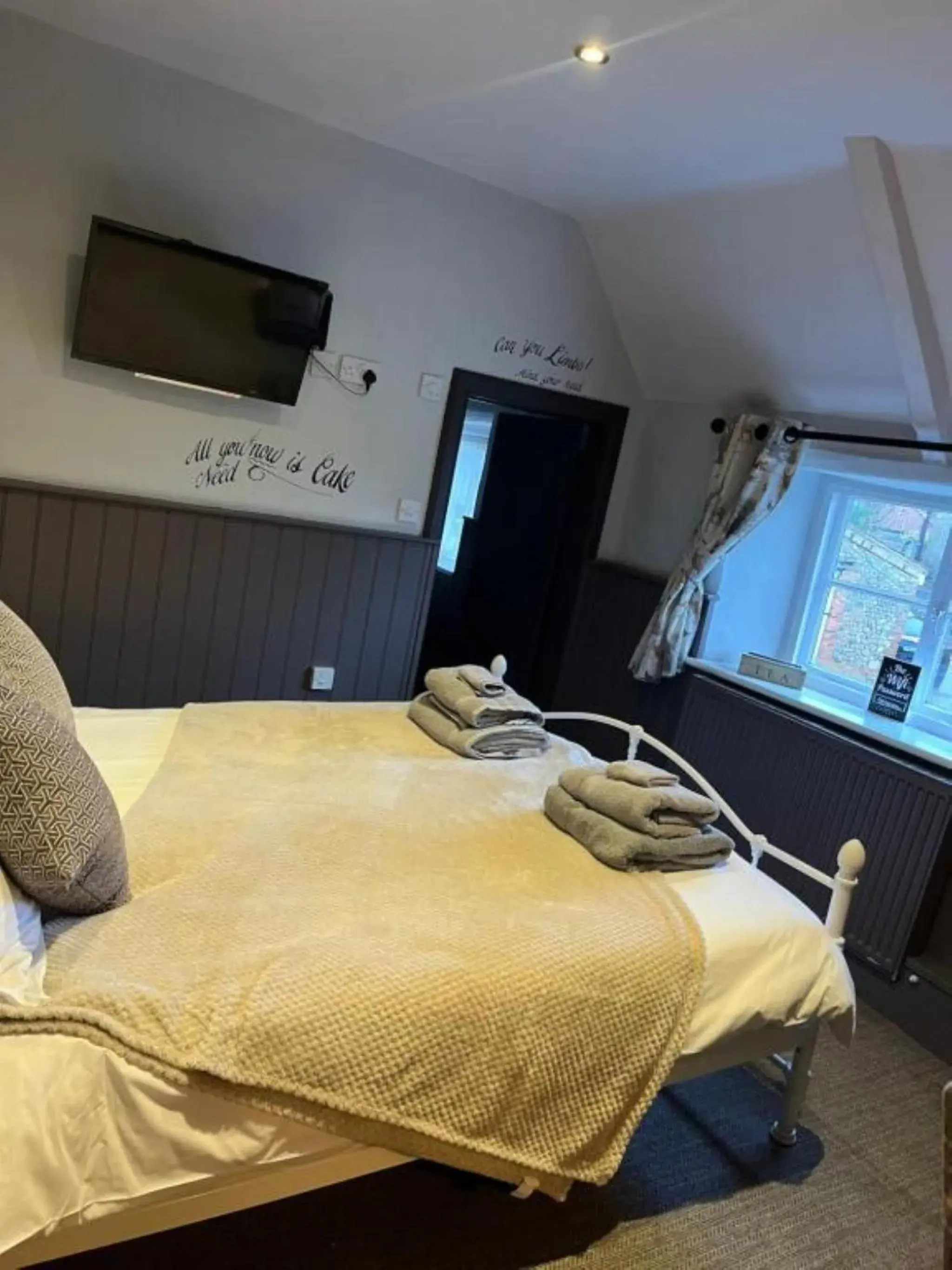 Bedroom, Bed in The Crown Inn Bedroom, Bed in The Crown Inn