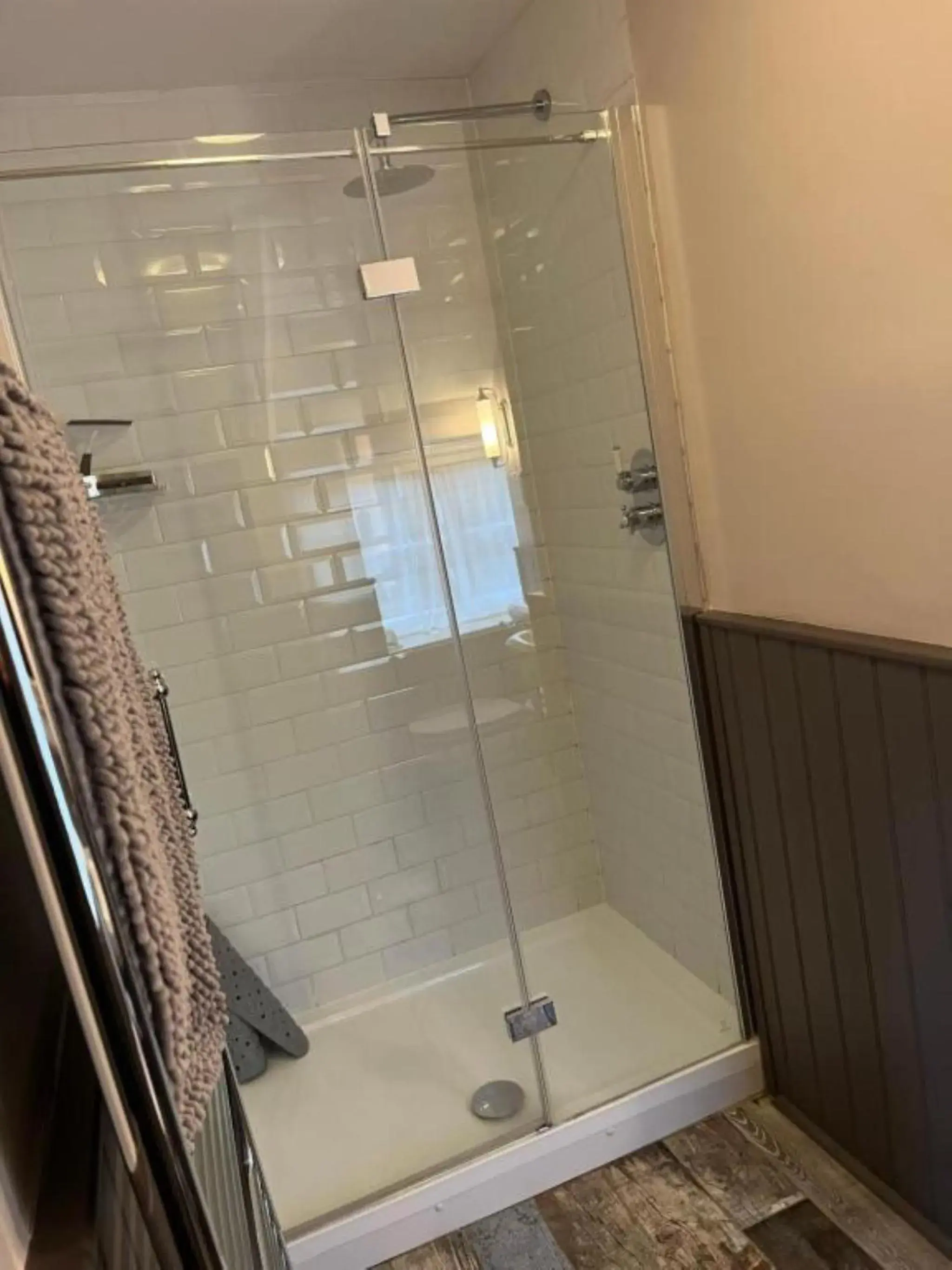 Double Room with Private Bathroom in The Crown Inn Double Room with Private Bathroom in The Crown Inn