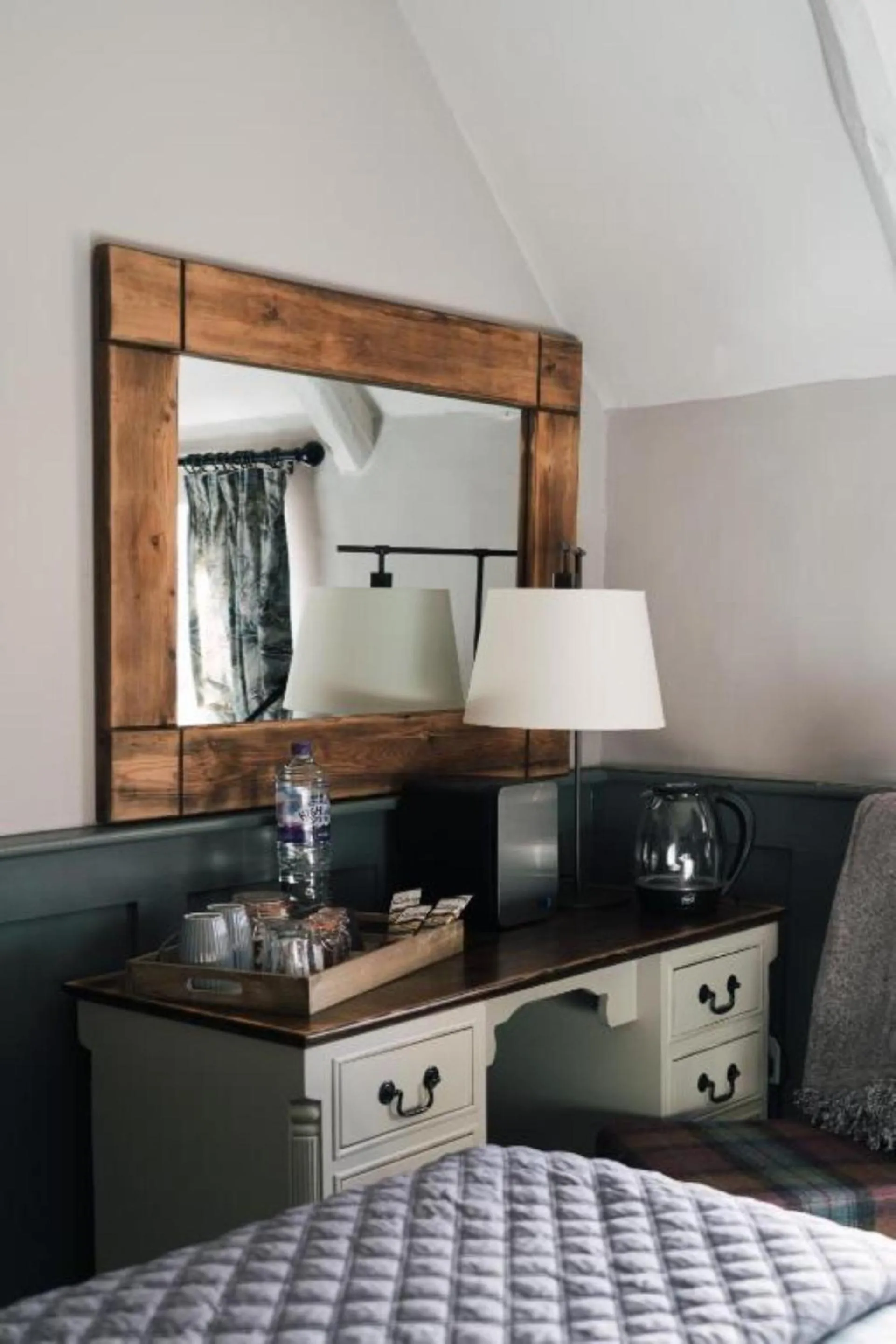 Bedroom, Bed in The Crown Inn