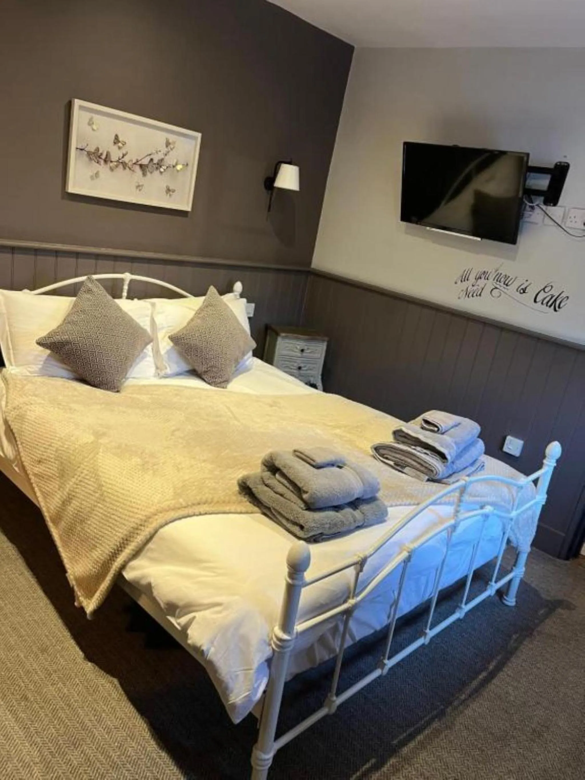 Bedroom, Bed in The Crown Inn