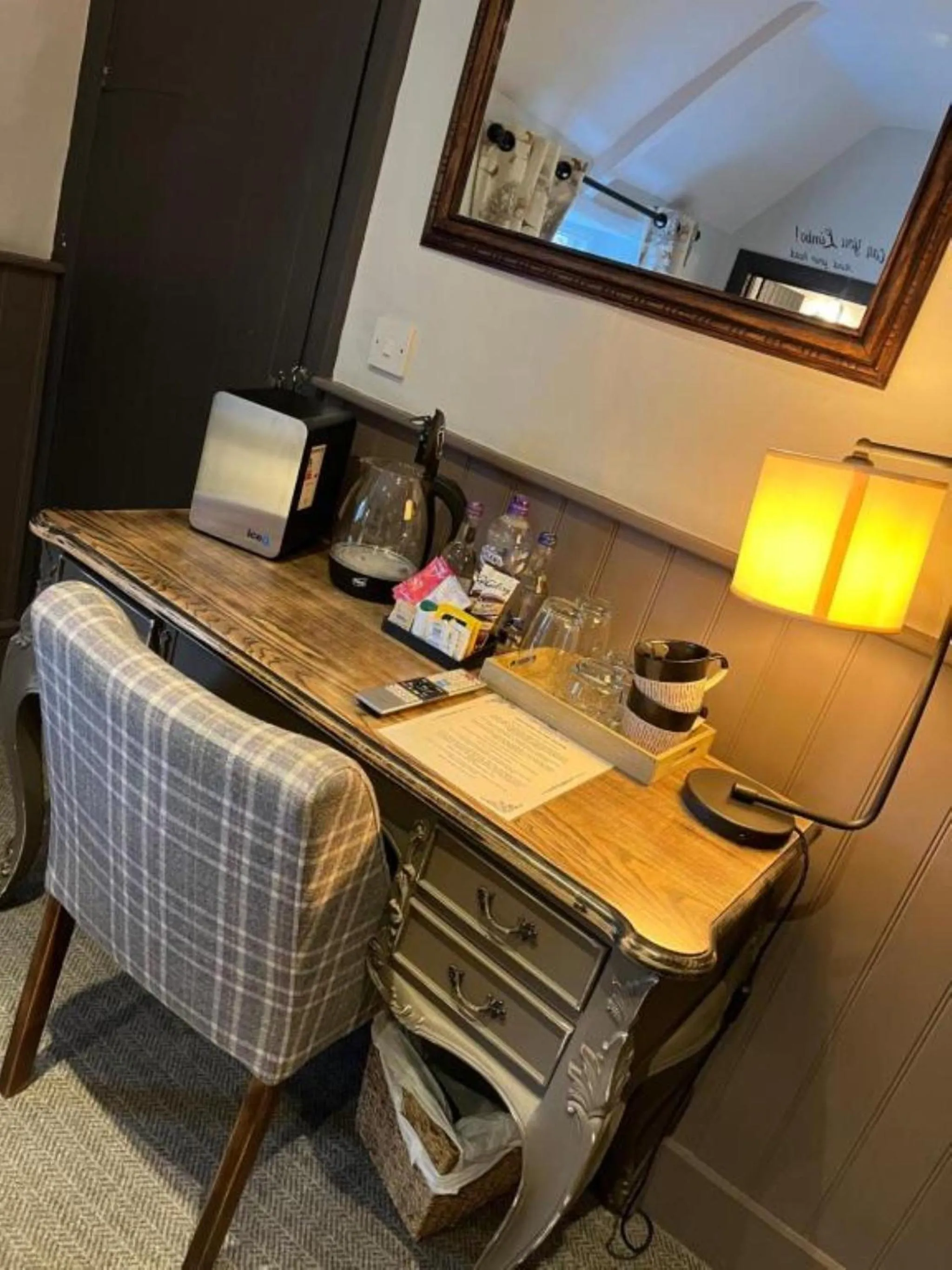 Bedroom in The Crown Inn