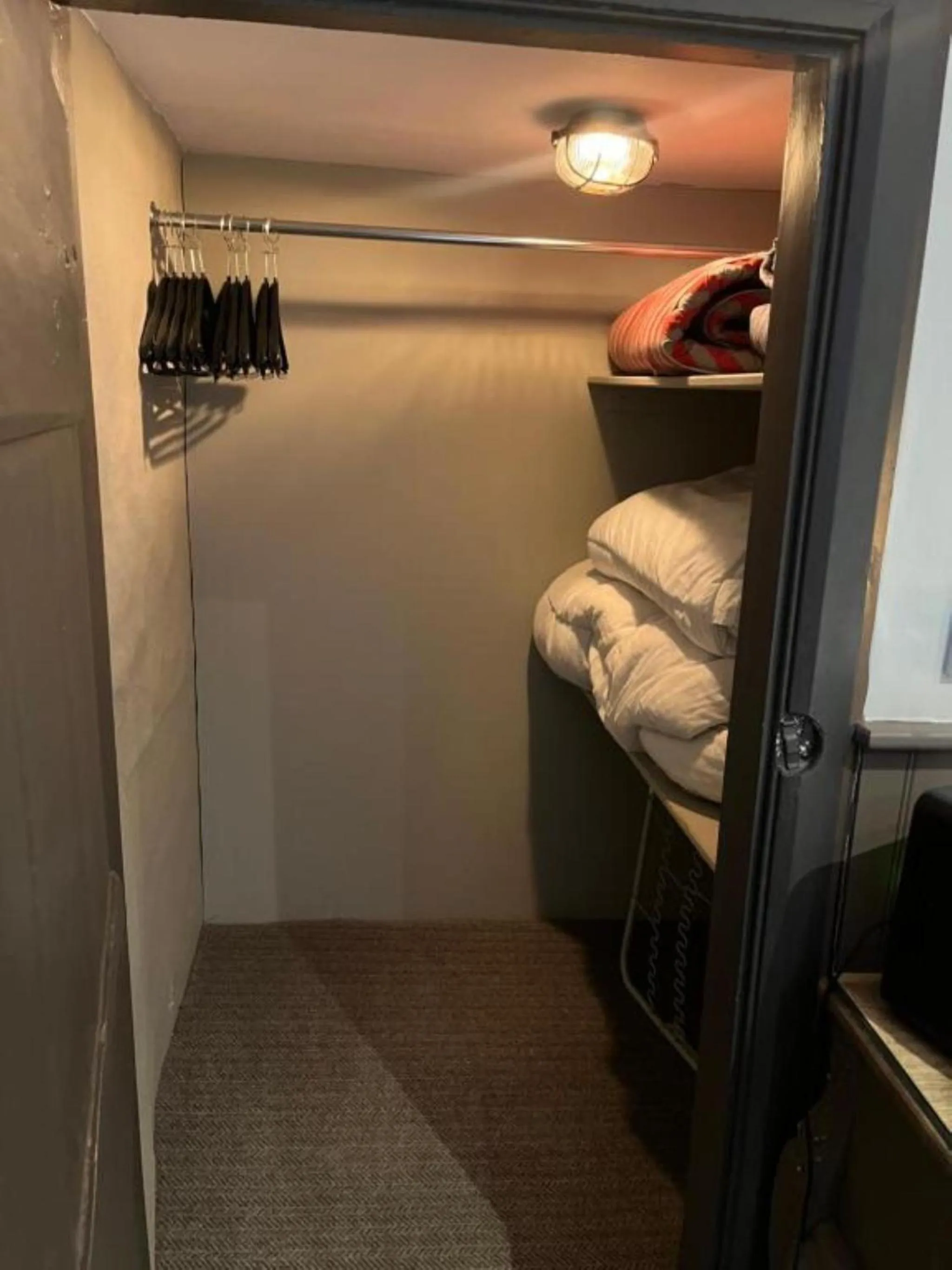 Bedroom, Bed in The Crown Inn