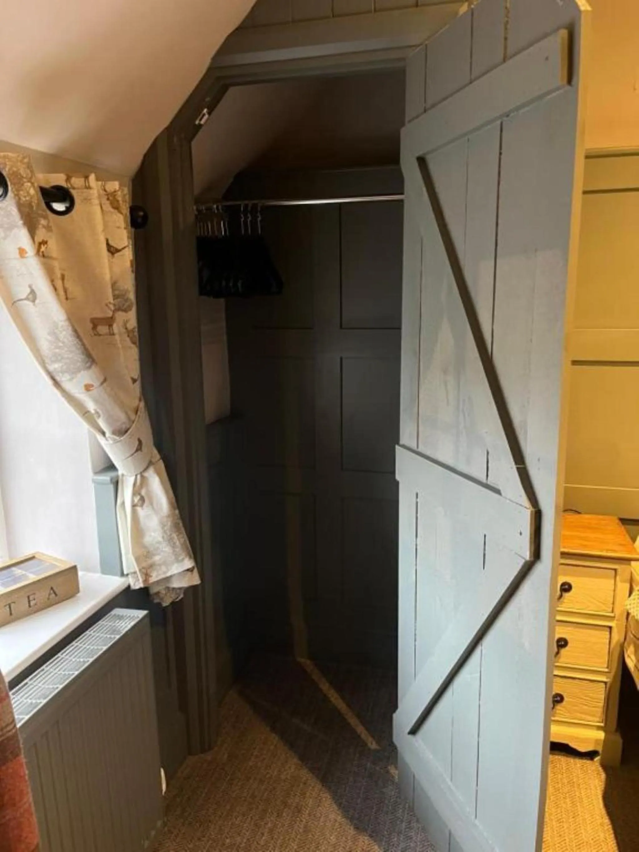 Bedroom in The Crown Inn