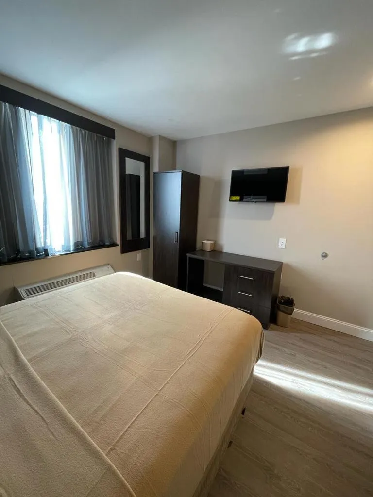 Bed in Royal Hotel Bronx