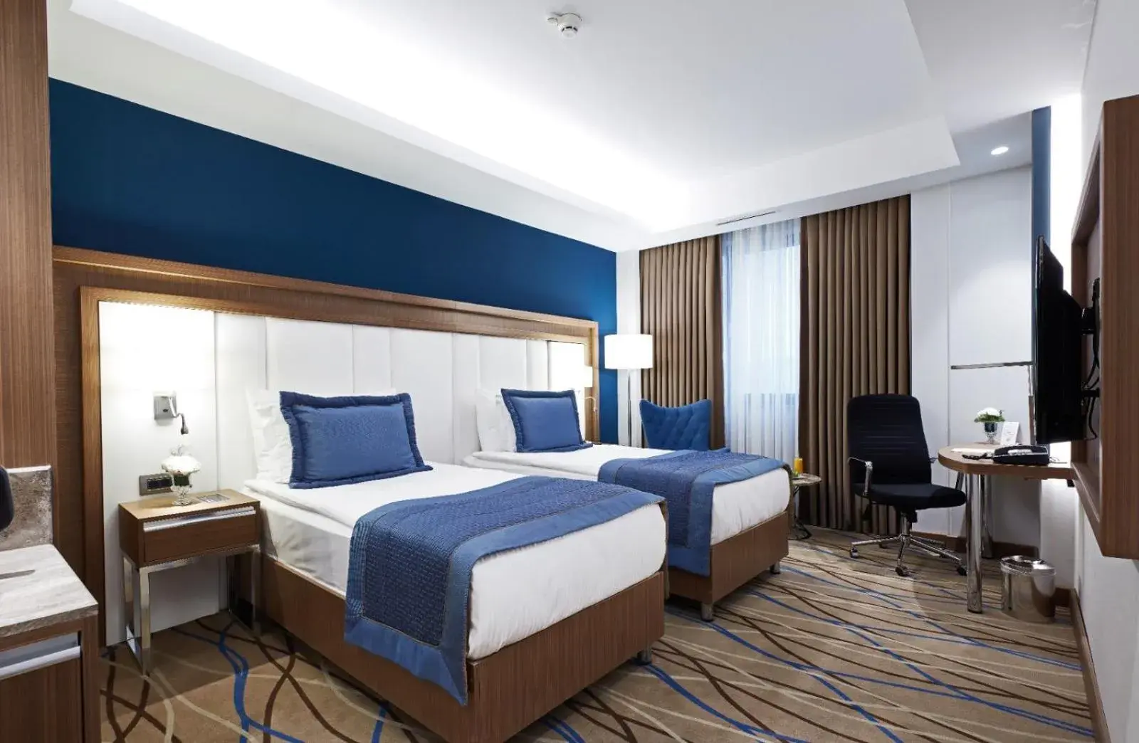 Photo of the whole room, Bed in Dedeman Kayseri Photo of the whole room, Bed in Dedeman Kayseri