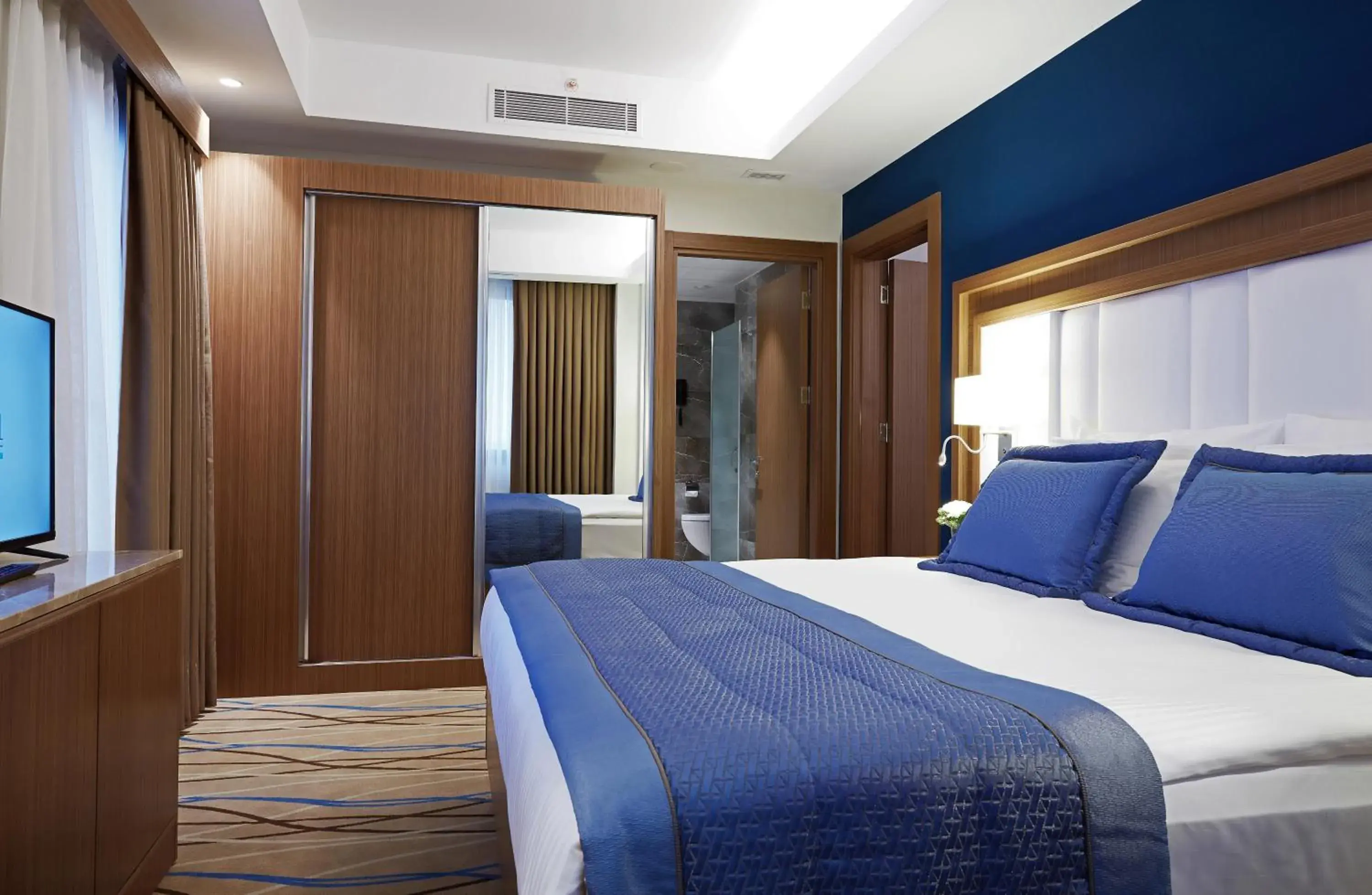 Photo of the whole room, Bed in Dedeman Kayseri Photo of the whole room, Bed in Dedeman Kayseri