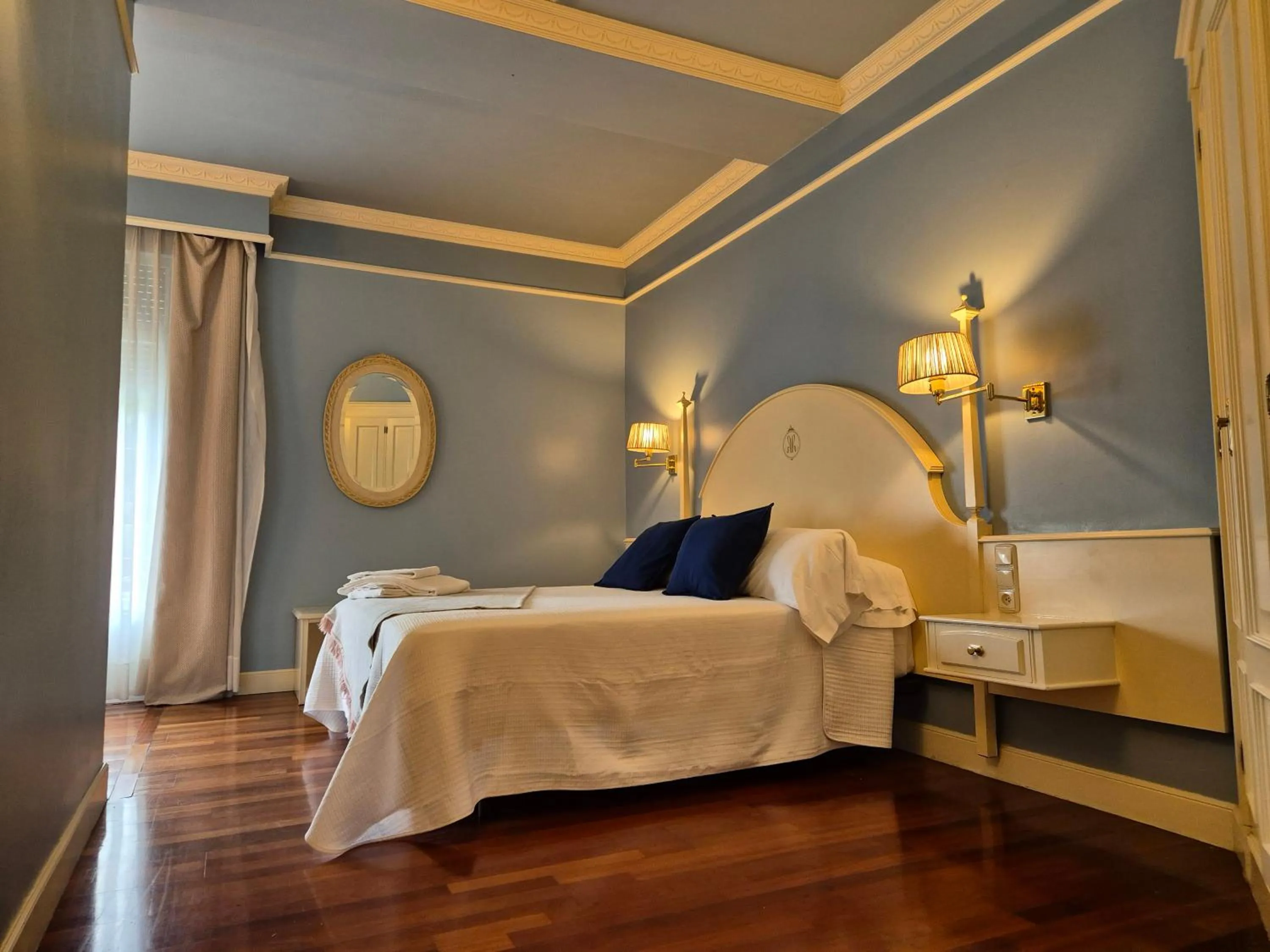 Bed in Hotel Harrison Etxea