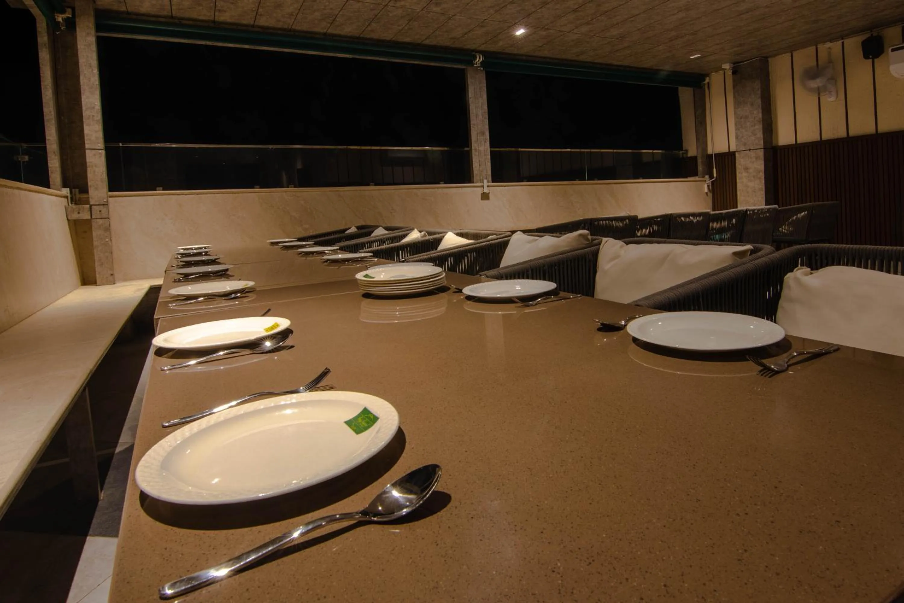 Restaurant/places to eat in Hotel Bay Laurel Retreat