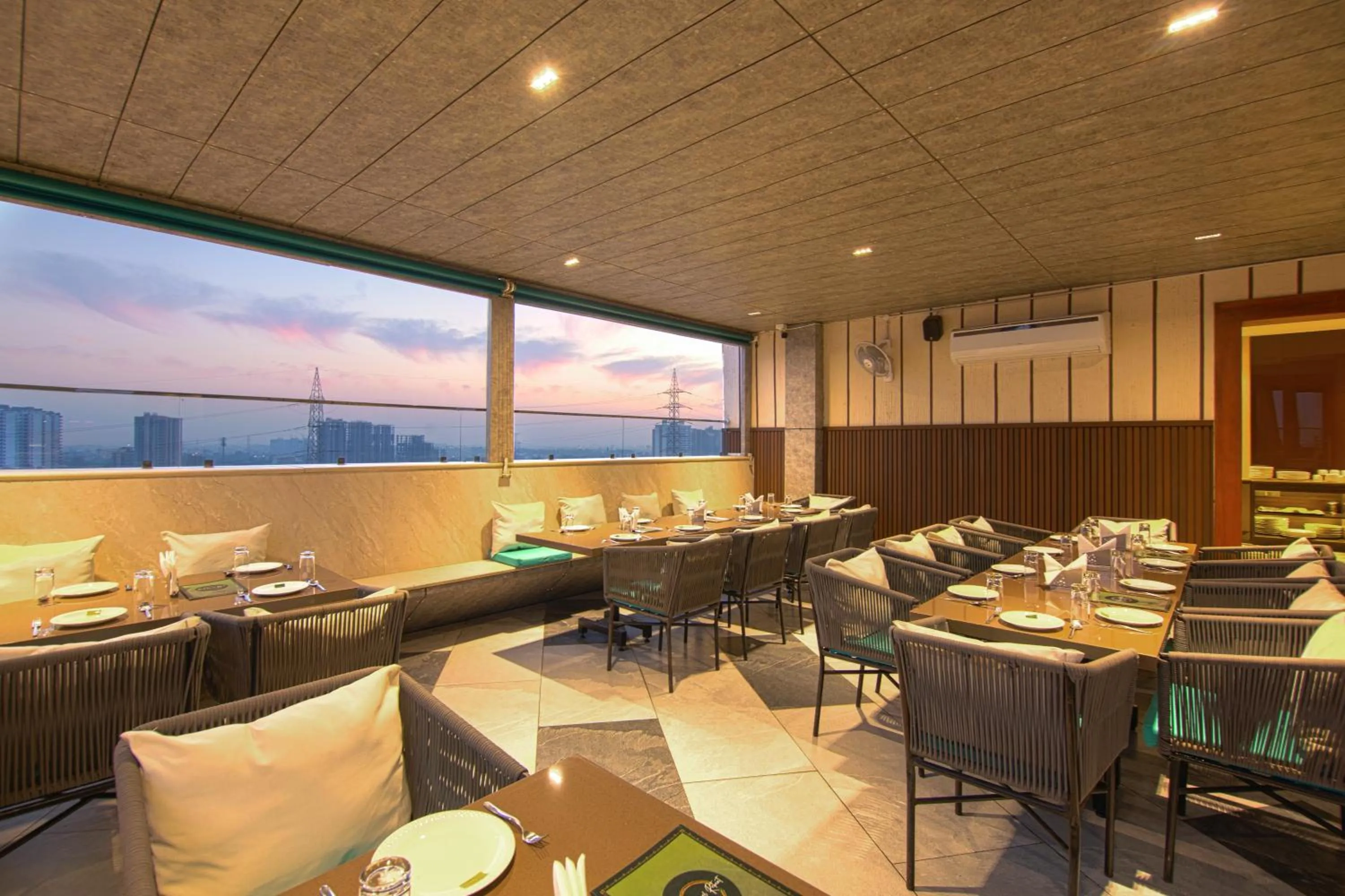 Restaurant/places to eat in Hotel Bay Laurel Retreat