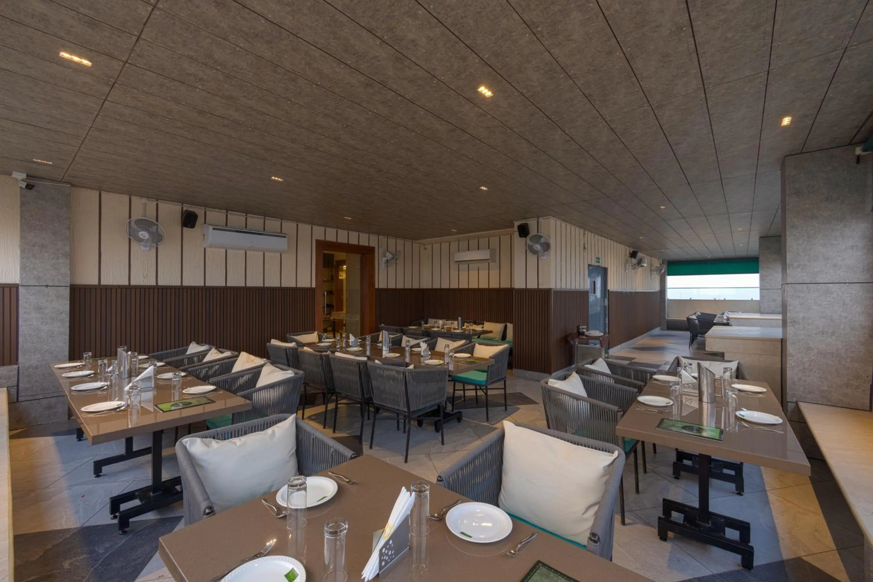 Restaurant/places to eat in Hotel Bay Laurel Retreat