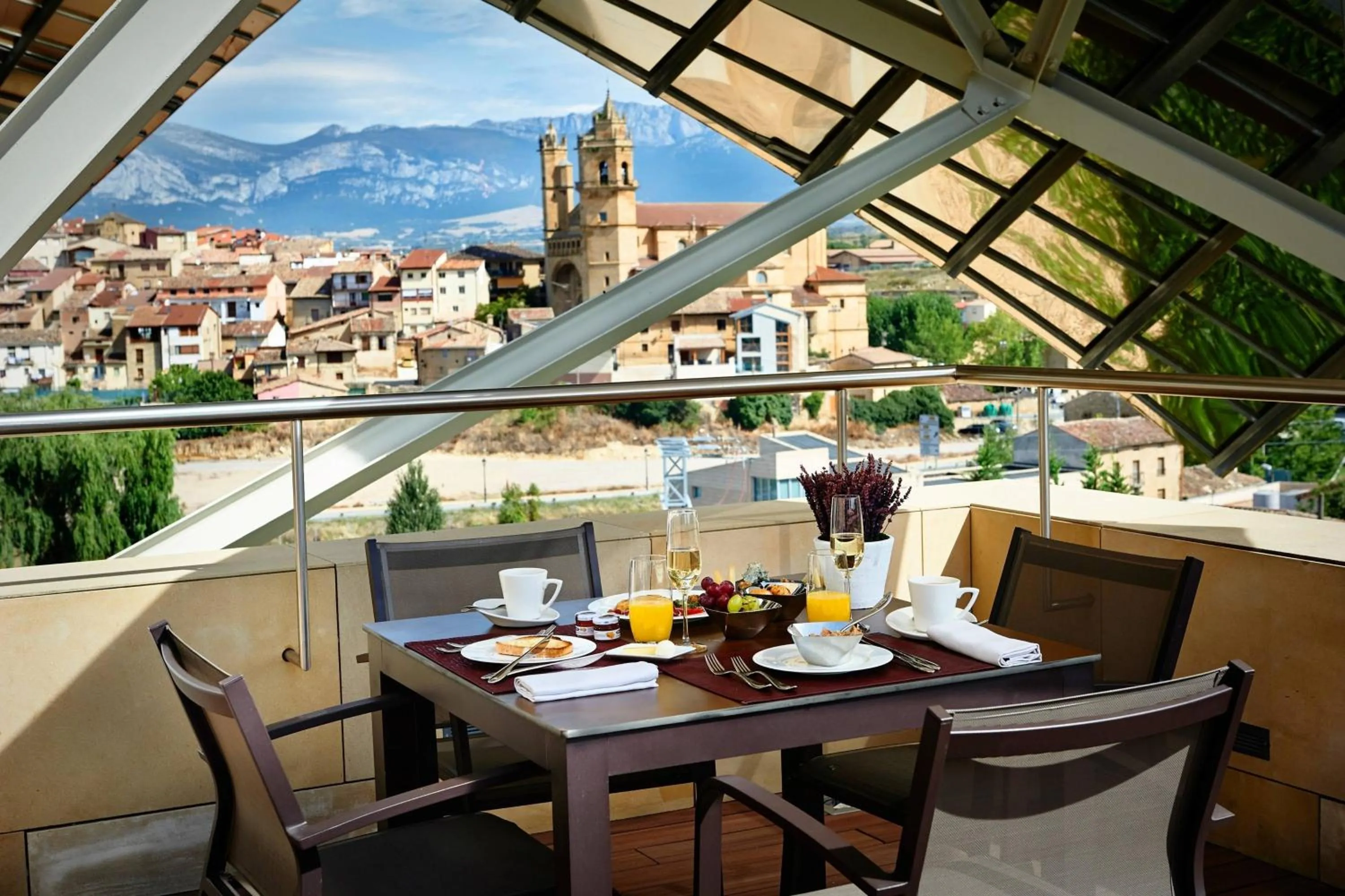 Breakfast in Hotel Marqués de Riscal, a Luxury Collection Hotel, Elciego