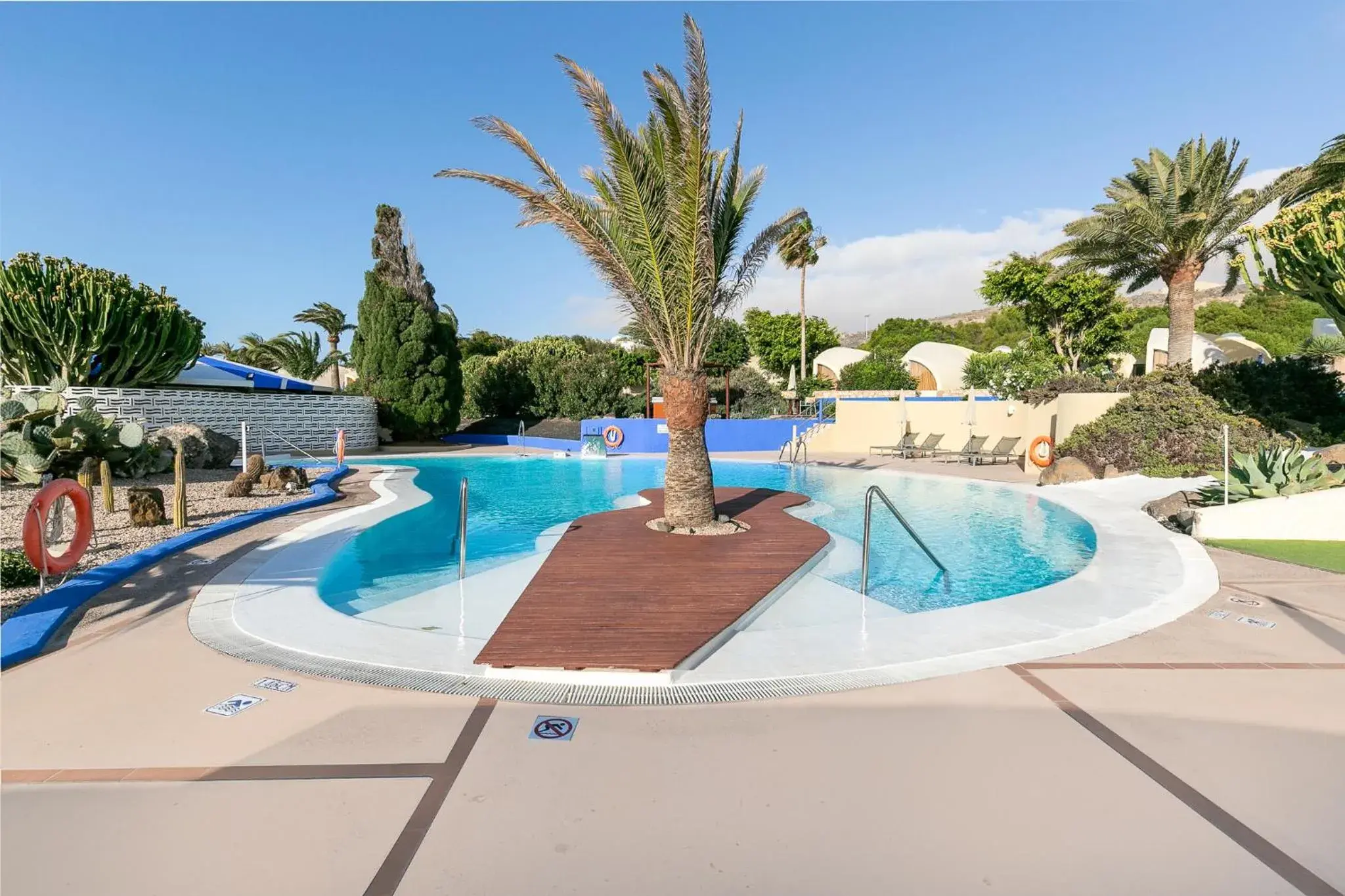 Pool view in Hotel LIVVO Risco del Gato Suites Pool view in Hotel LIVVO Risco del Gato Suites