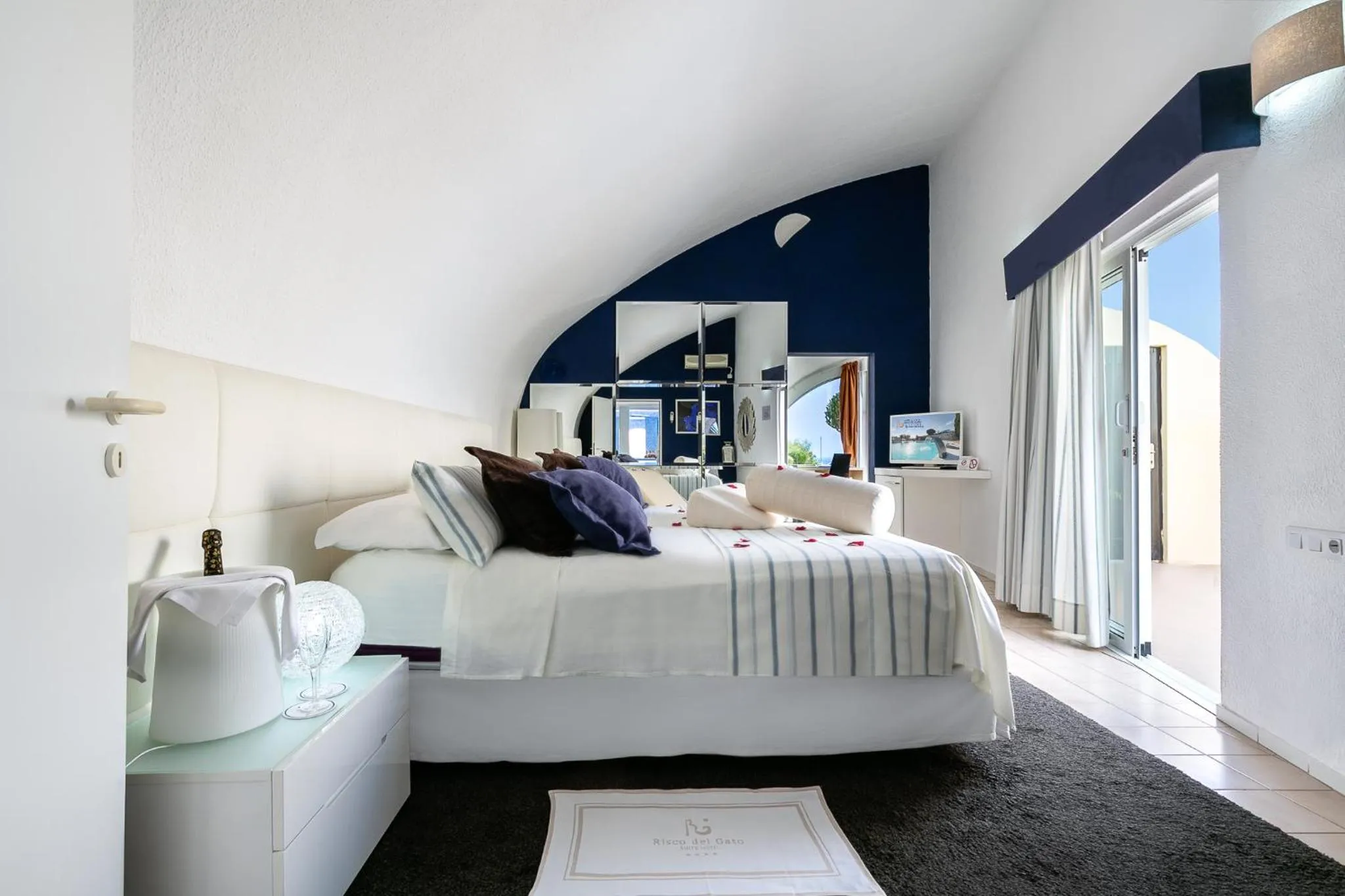 Bedroom in Hotel LIVVO Risco del Gato Suites