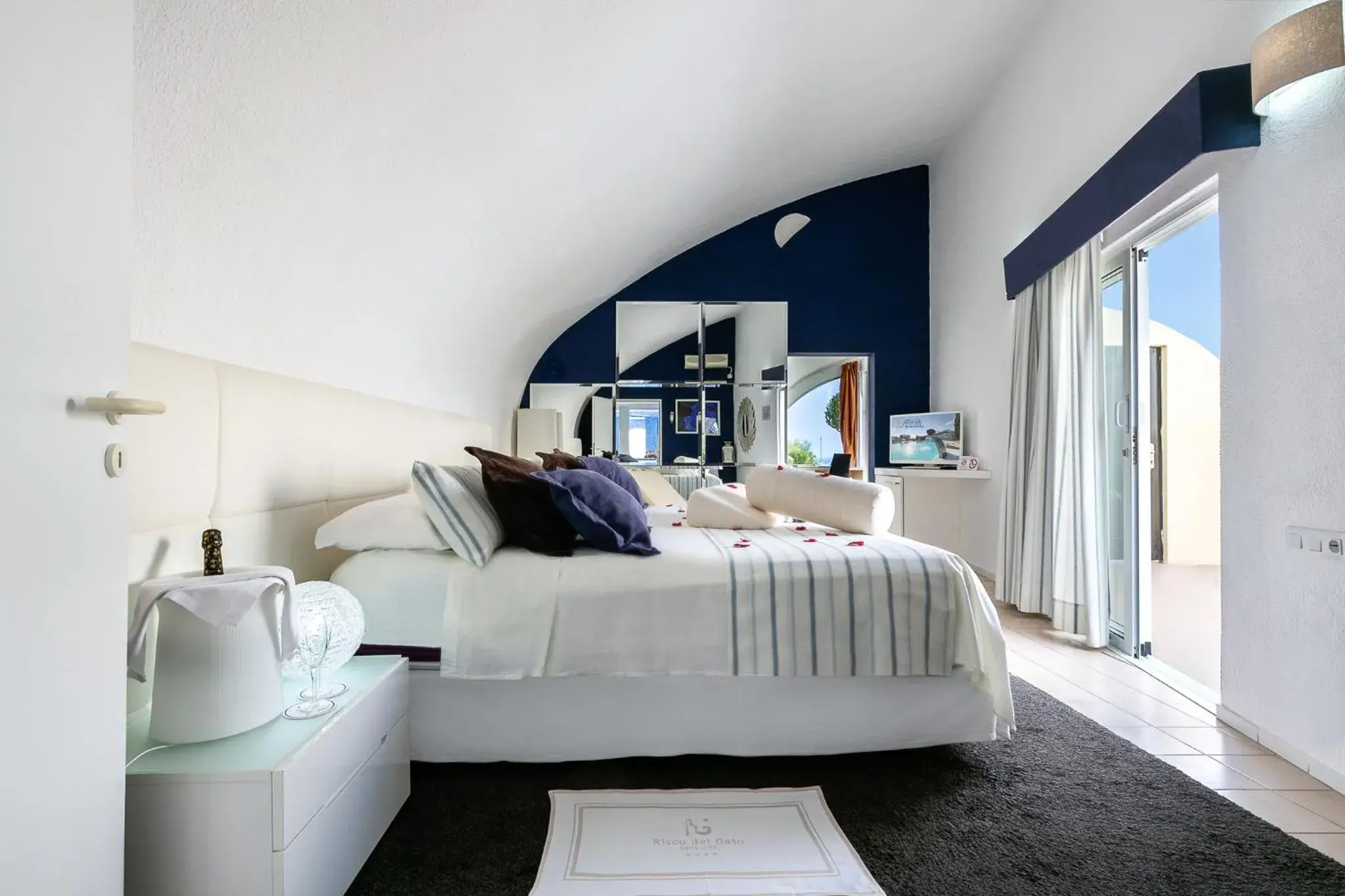 Bedroom in Hotel LIVVO Risco del Gato Suites Bedroom in Hotel LIVVO Risco del Gato Suites