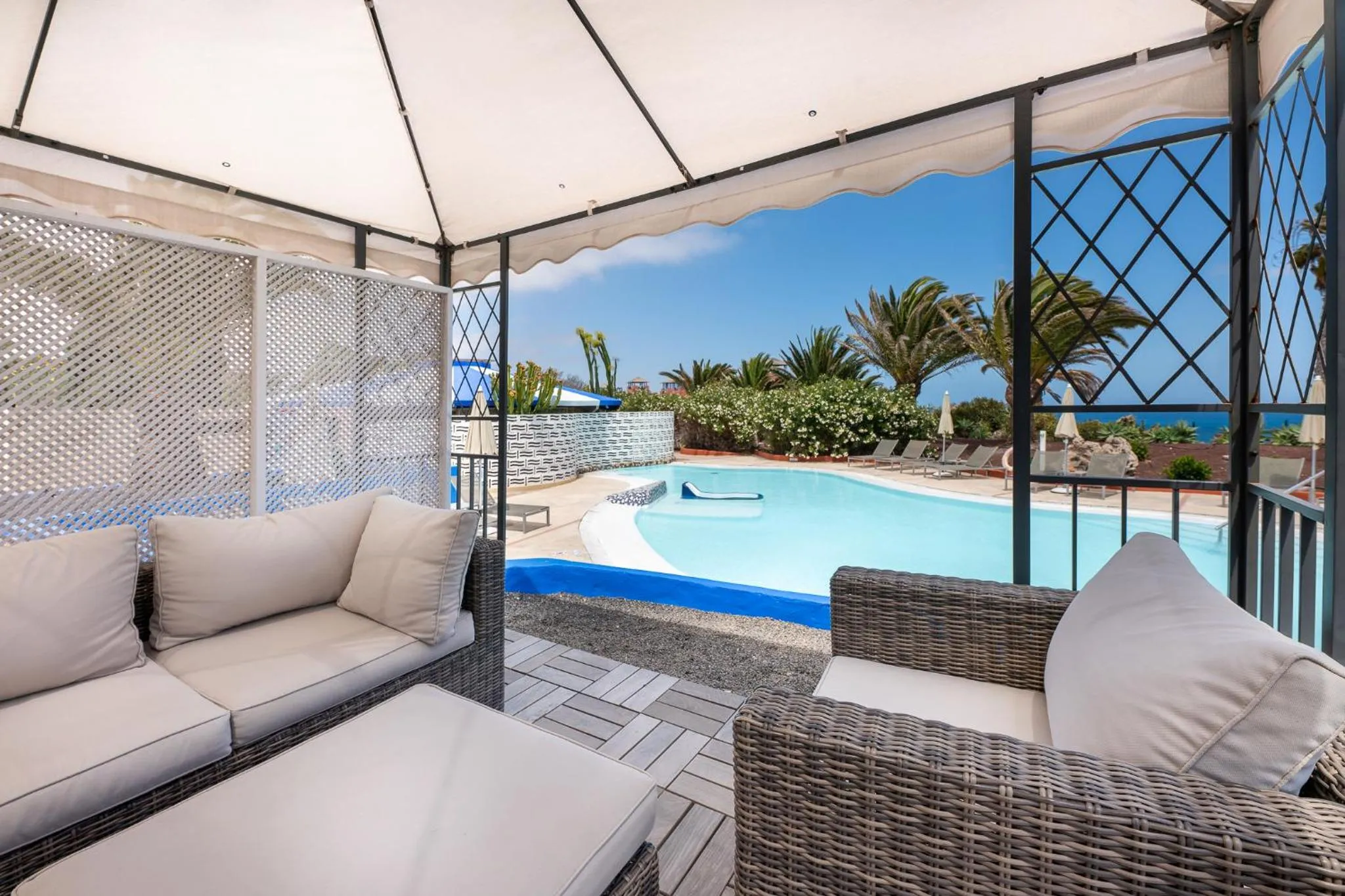 Swimming pool in Hotel LIVVO Risco del Gato Suites