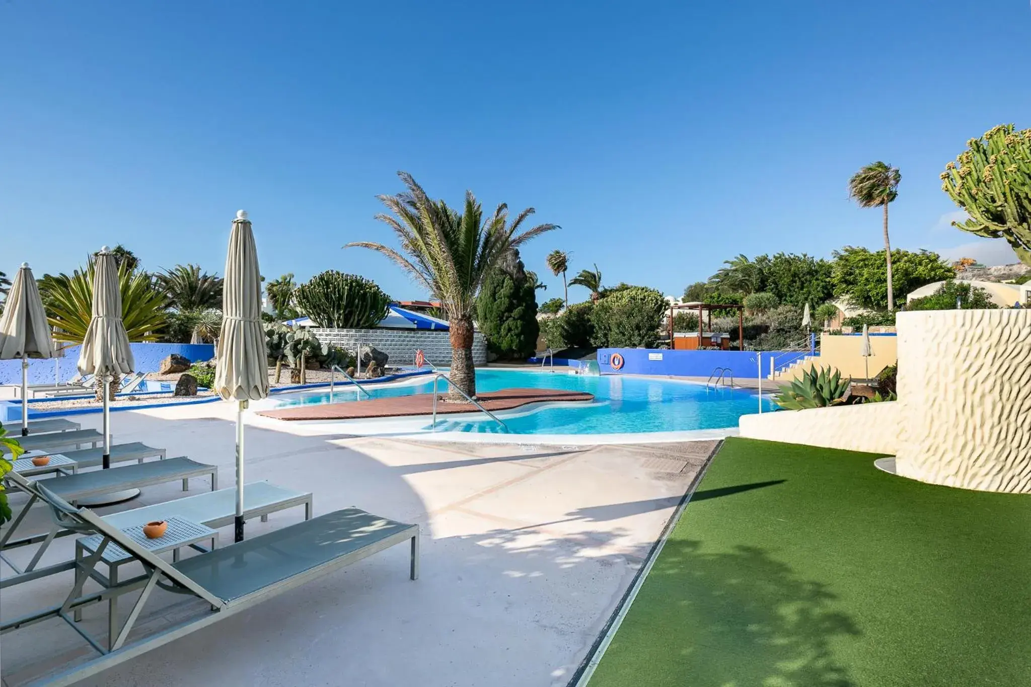 Pool view in Hotel LIVVO Risco del Gato Suites Pool view in Hotel LIVVO Risco del Gato Suites