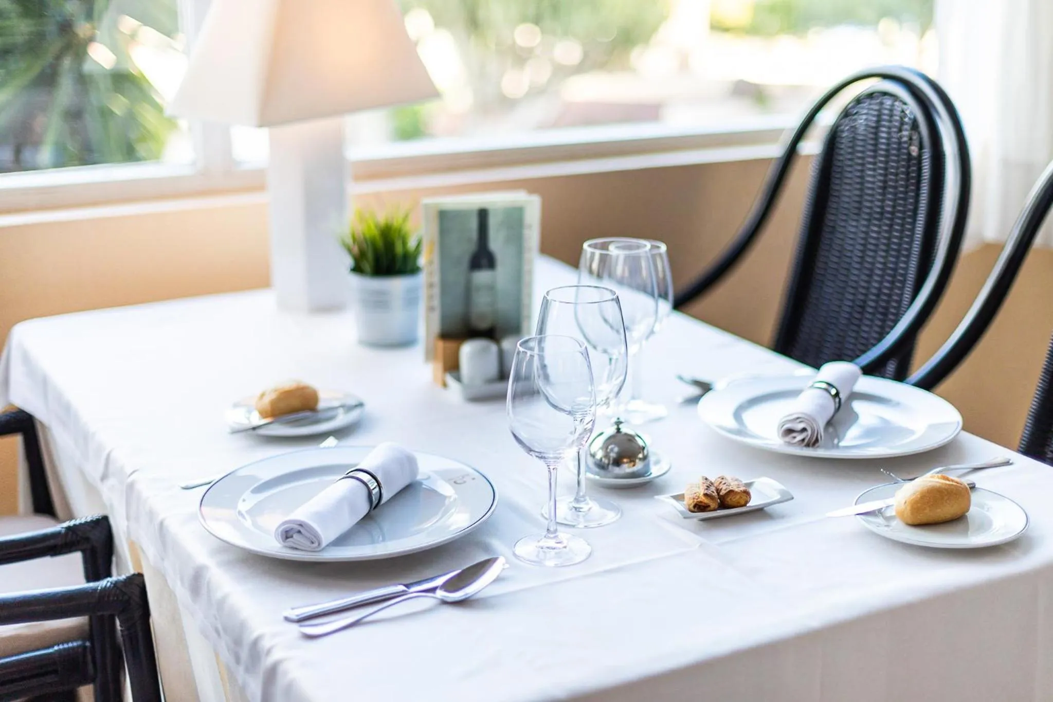 Restaurant/places to eat in Hotel LIVVO Risco del Gato Suites