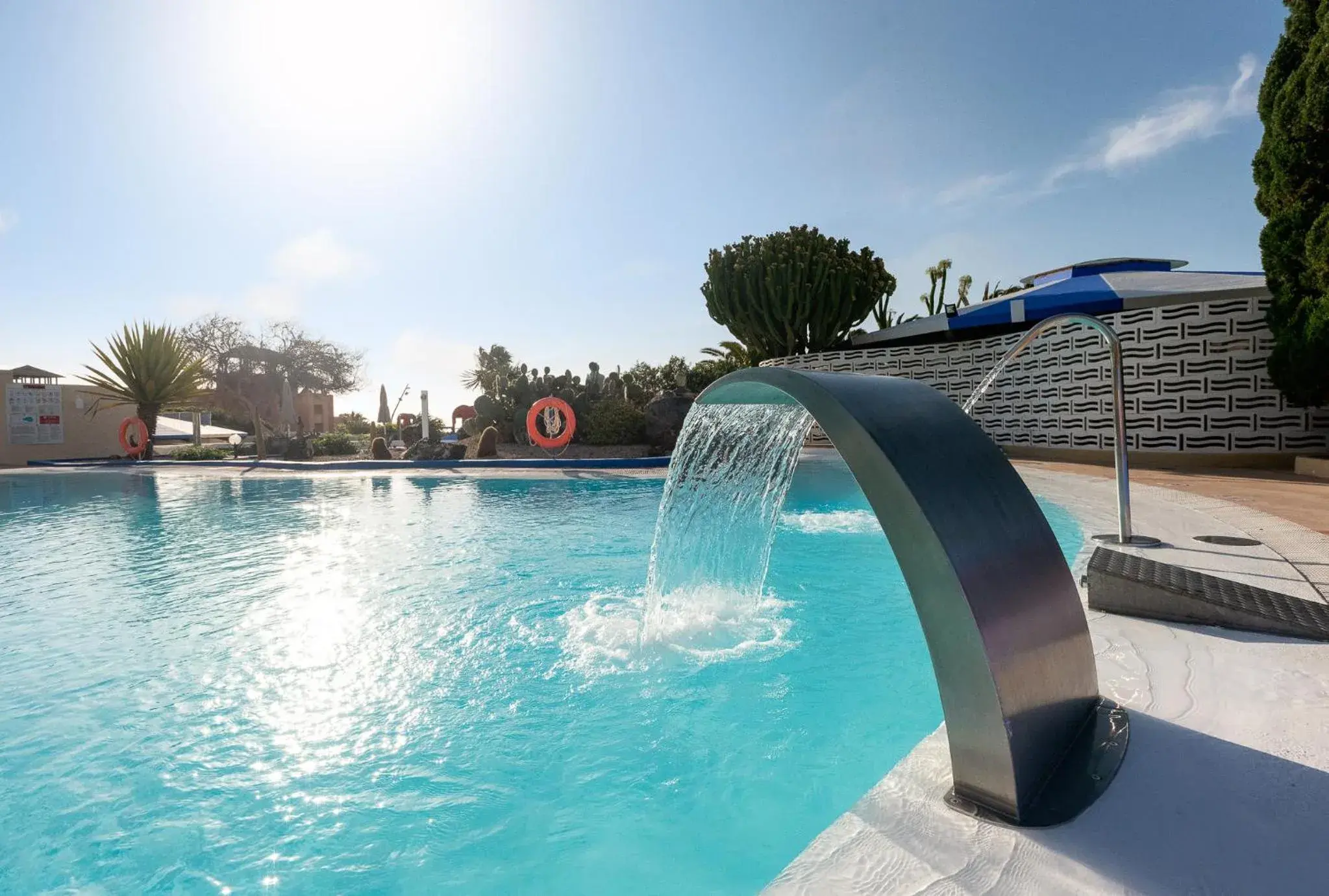 Swimming pool in Hotel LIVVO Risco del Gato Suites Swimming pool in Hotel LIVVO Risco del Gato Suites