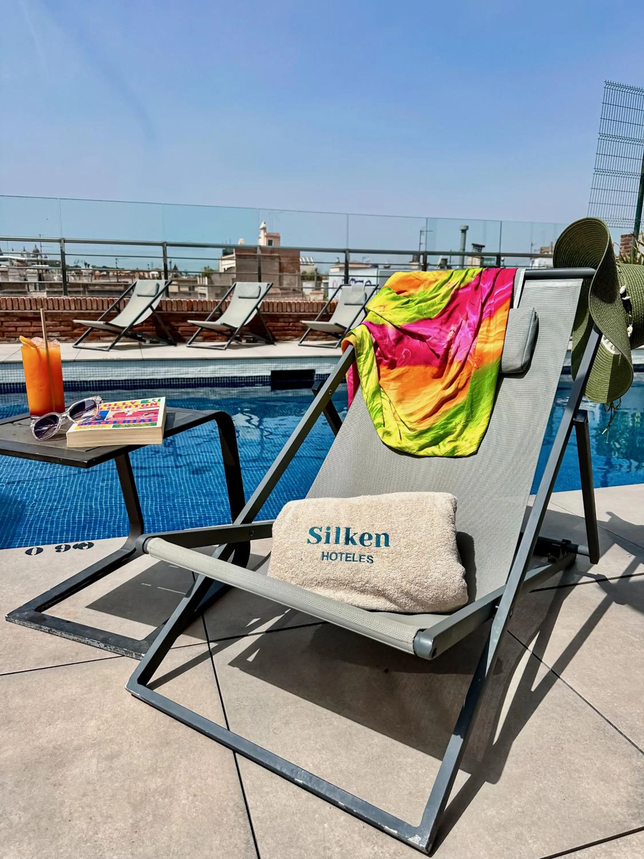 Swimming pool in Silken Ramblas