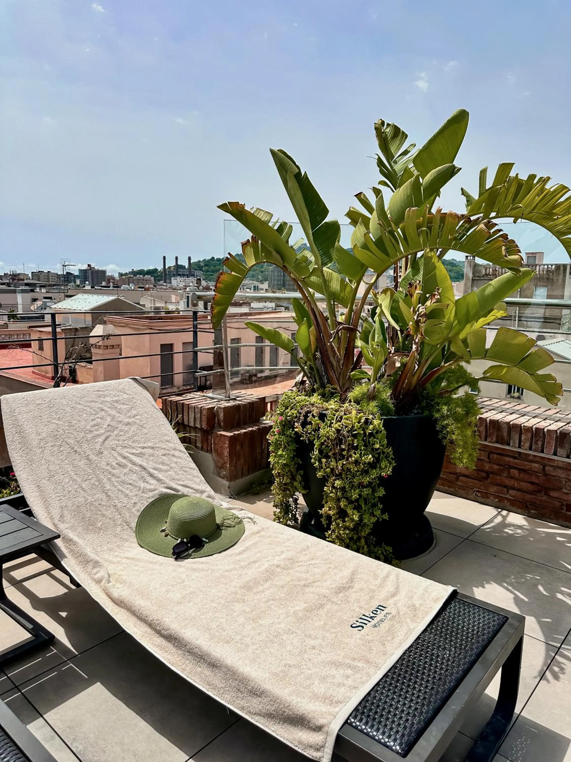 Swimming pool in Silken Ramblas