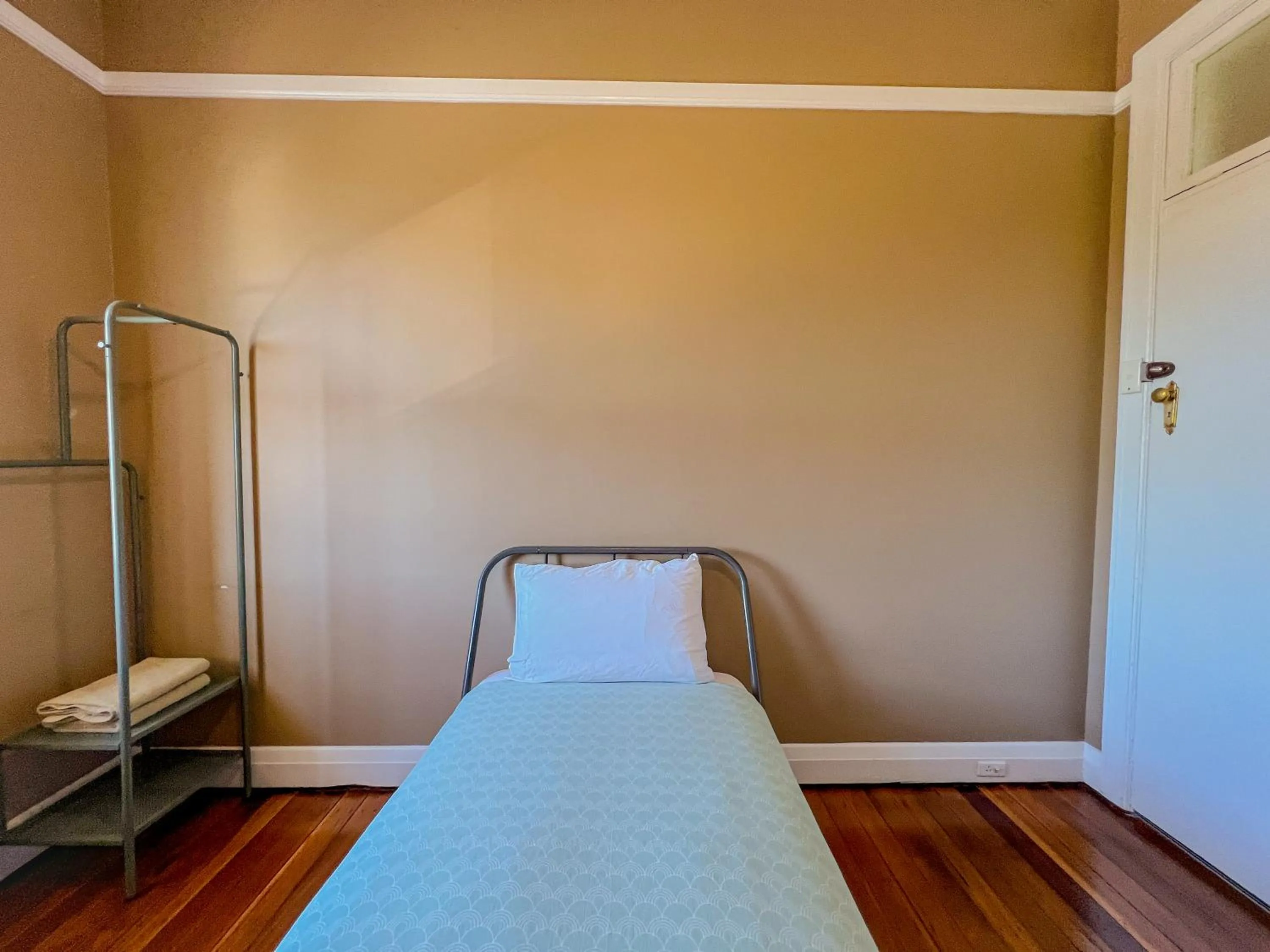 Bedroom, Bed in Commercial Hotel Bega