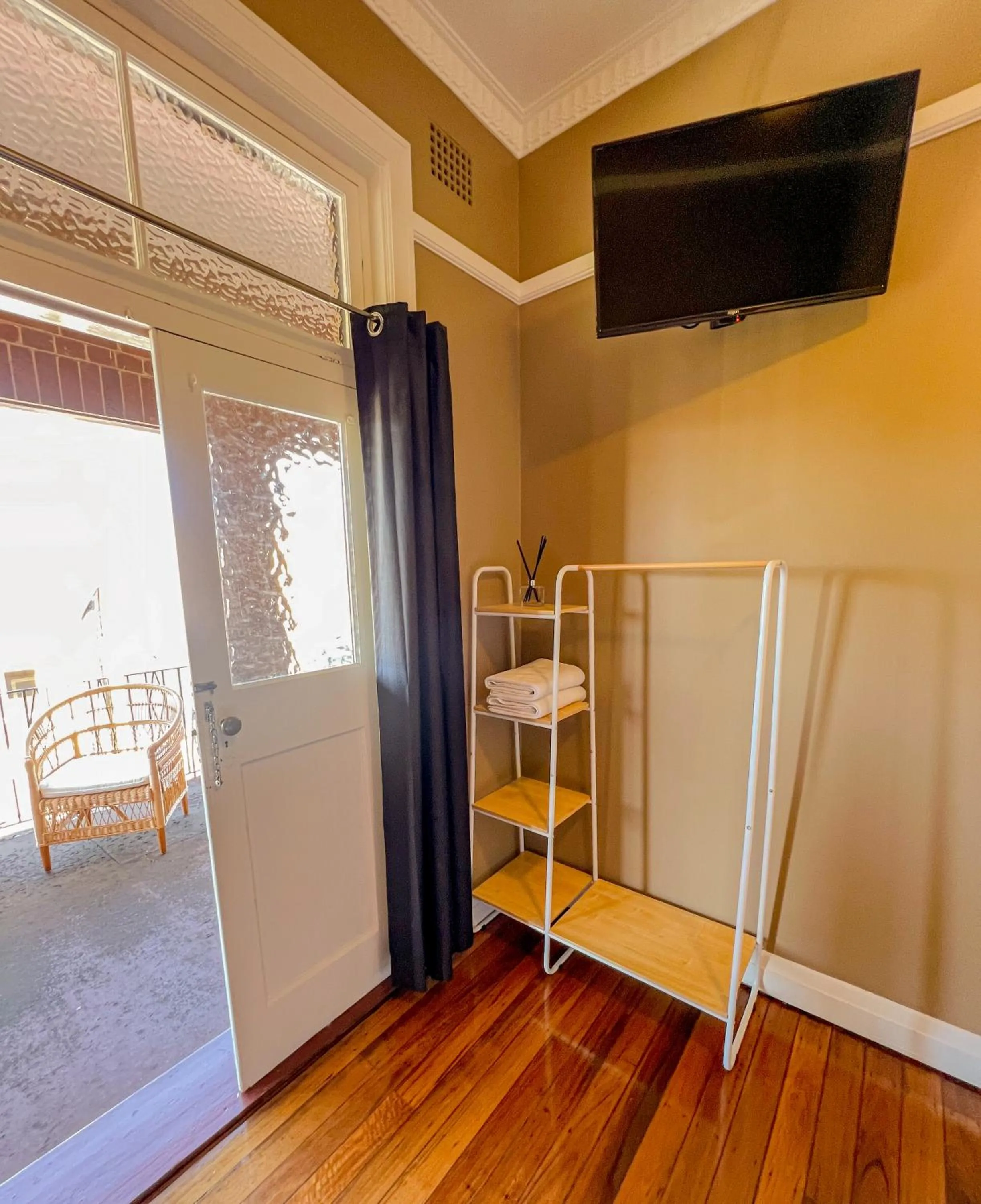 Bedroom, Bed in Commercial Hotel Bega