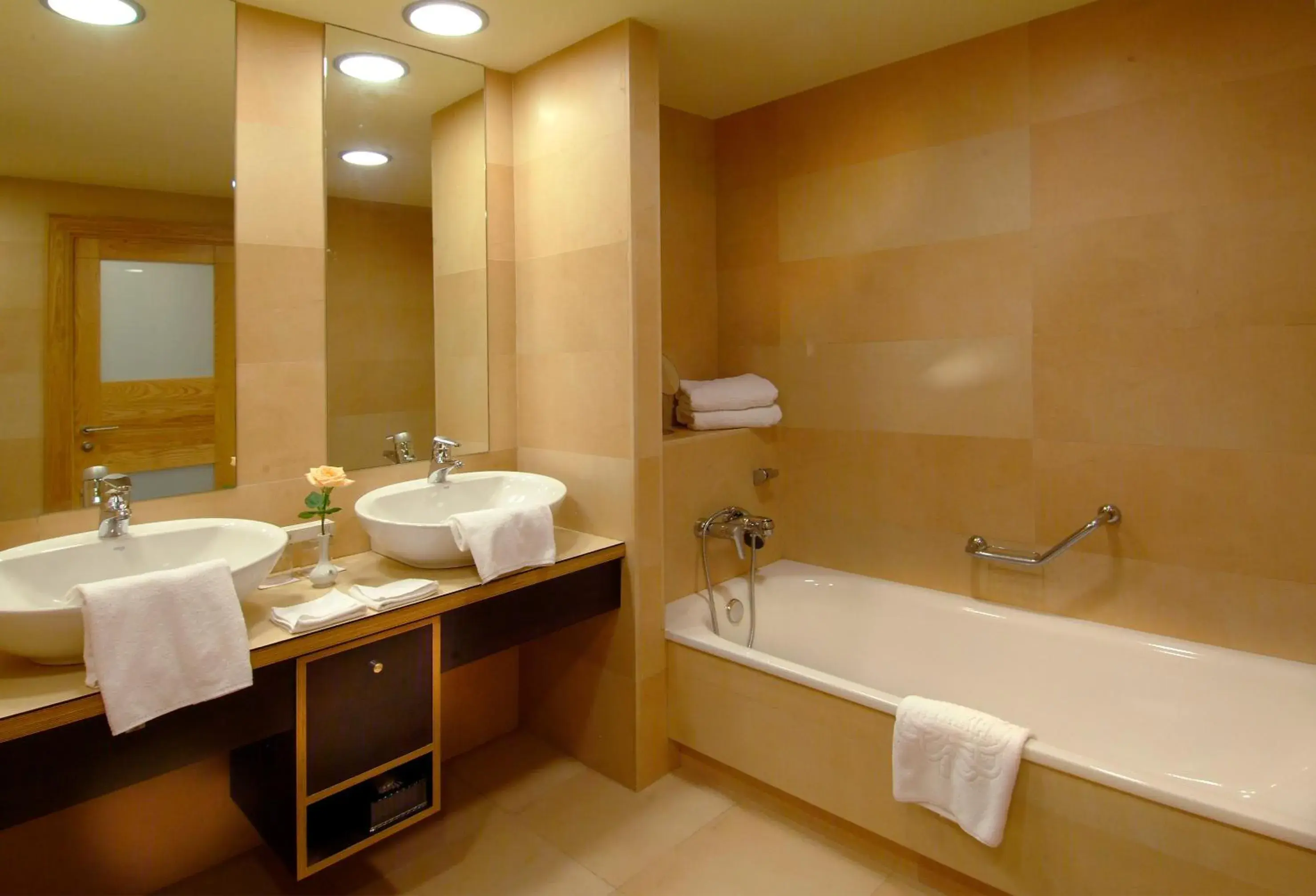 Bathroom in Adrián Hoteles Roca Nivaria Bathroom in Adrián Hoteles Roca Nivaria