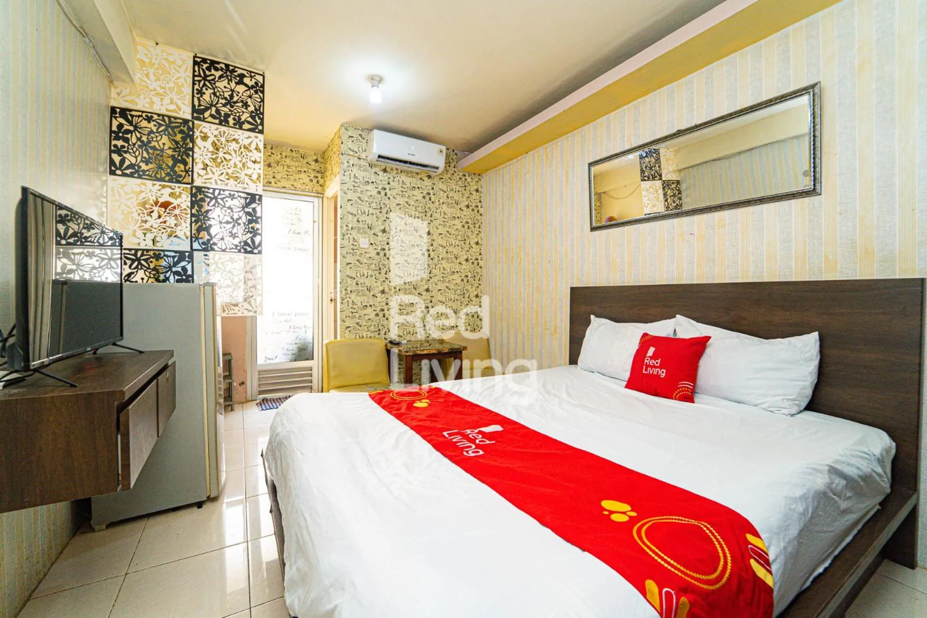 Bedroom, Bed in RedLiving Apartemen Kalibata City - Homy Jasen Tower Jasmine