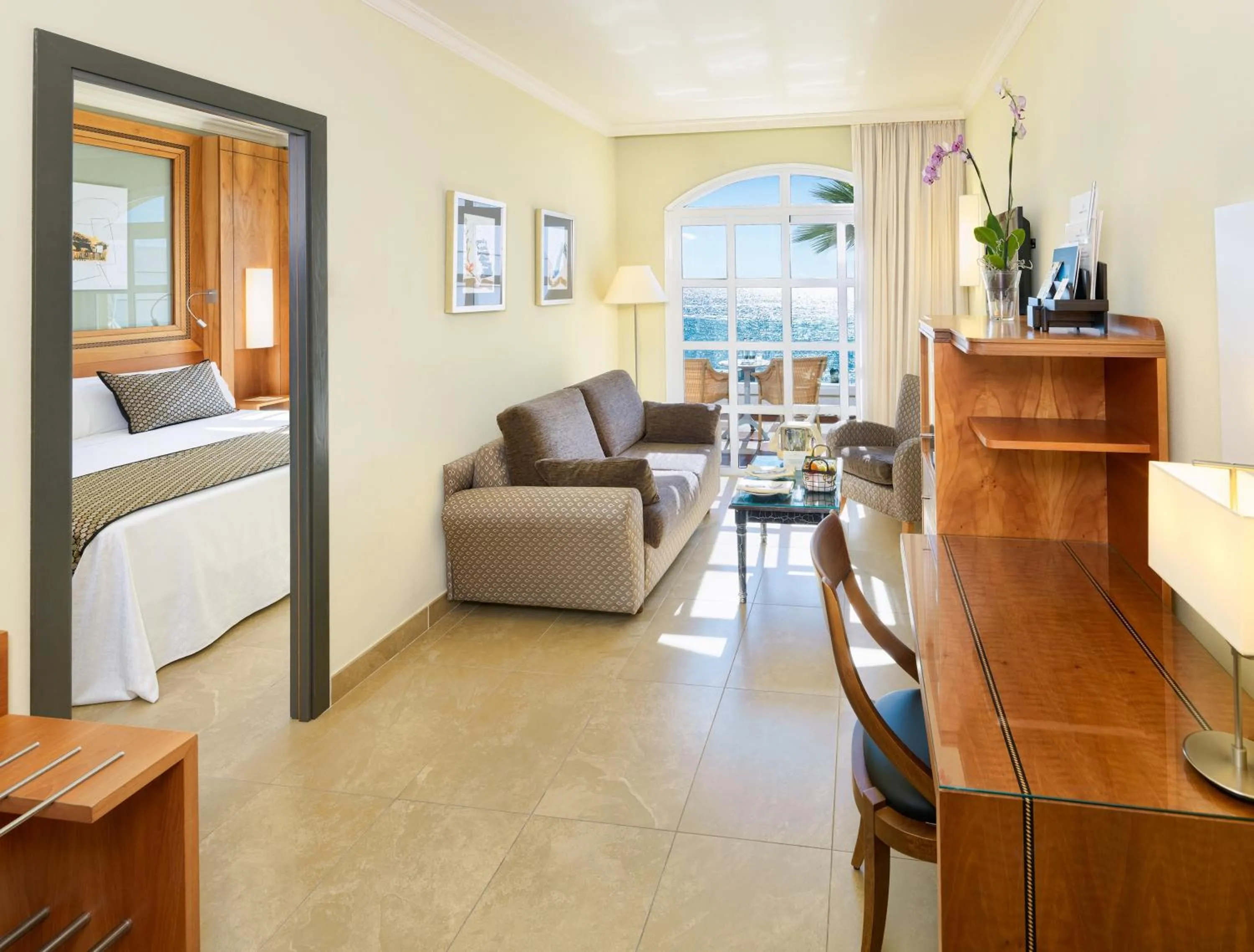 Living room, Bed in Adrián Hoteles Jardines de Nivaria