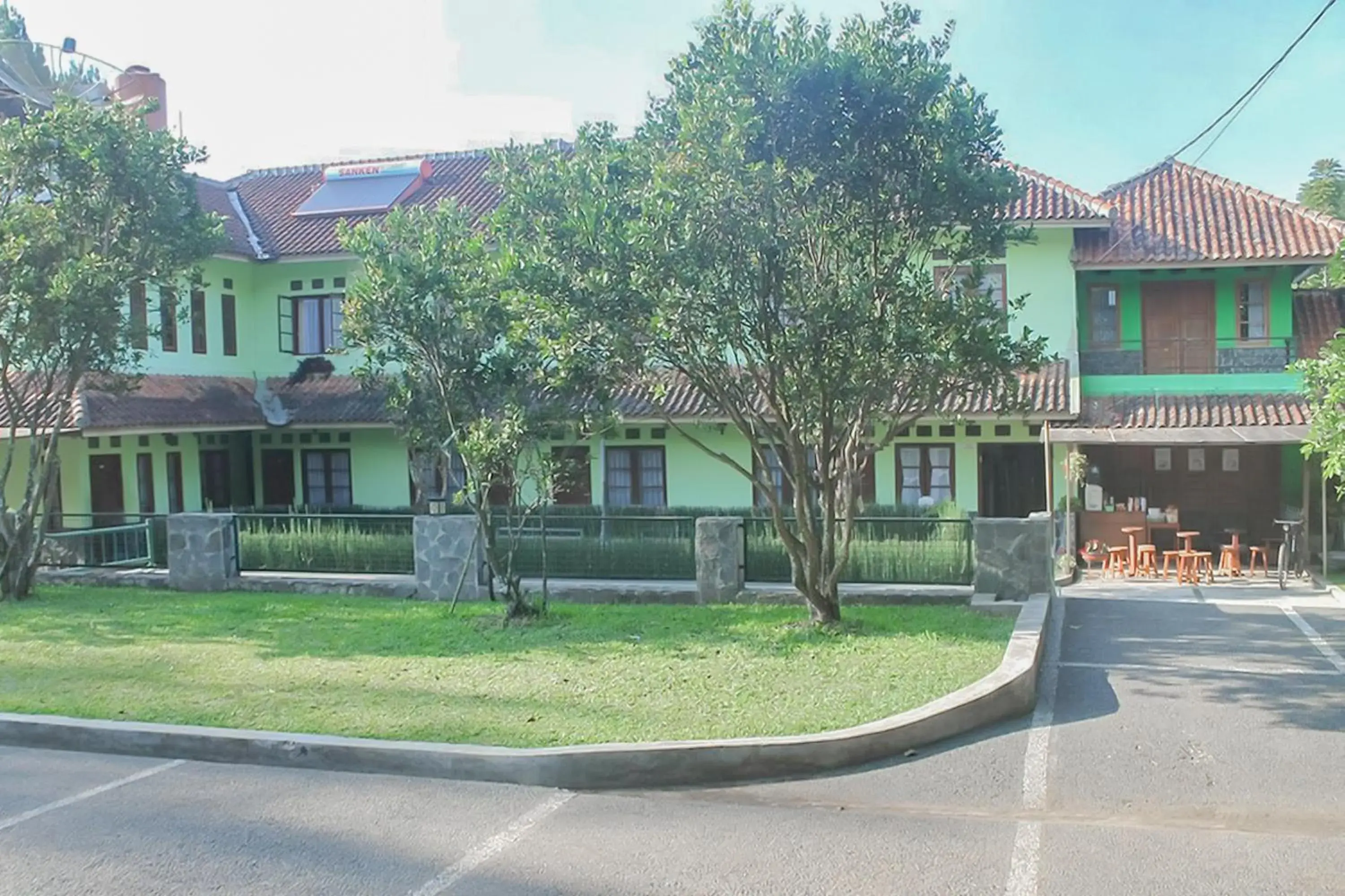 Property building in Urbanview Hotel Syariah Graha Atmadja Lembang by RedDoorz Property building in Urbanview Hotel Syariah Graha Atmadja Lembang by RedDoorz