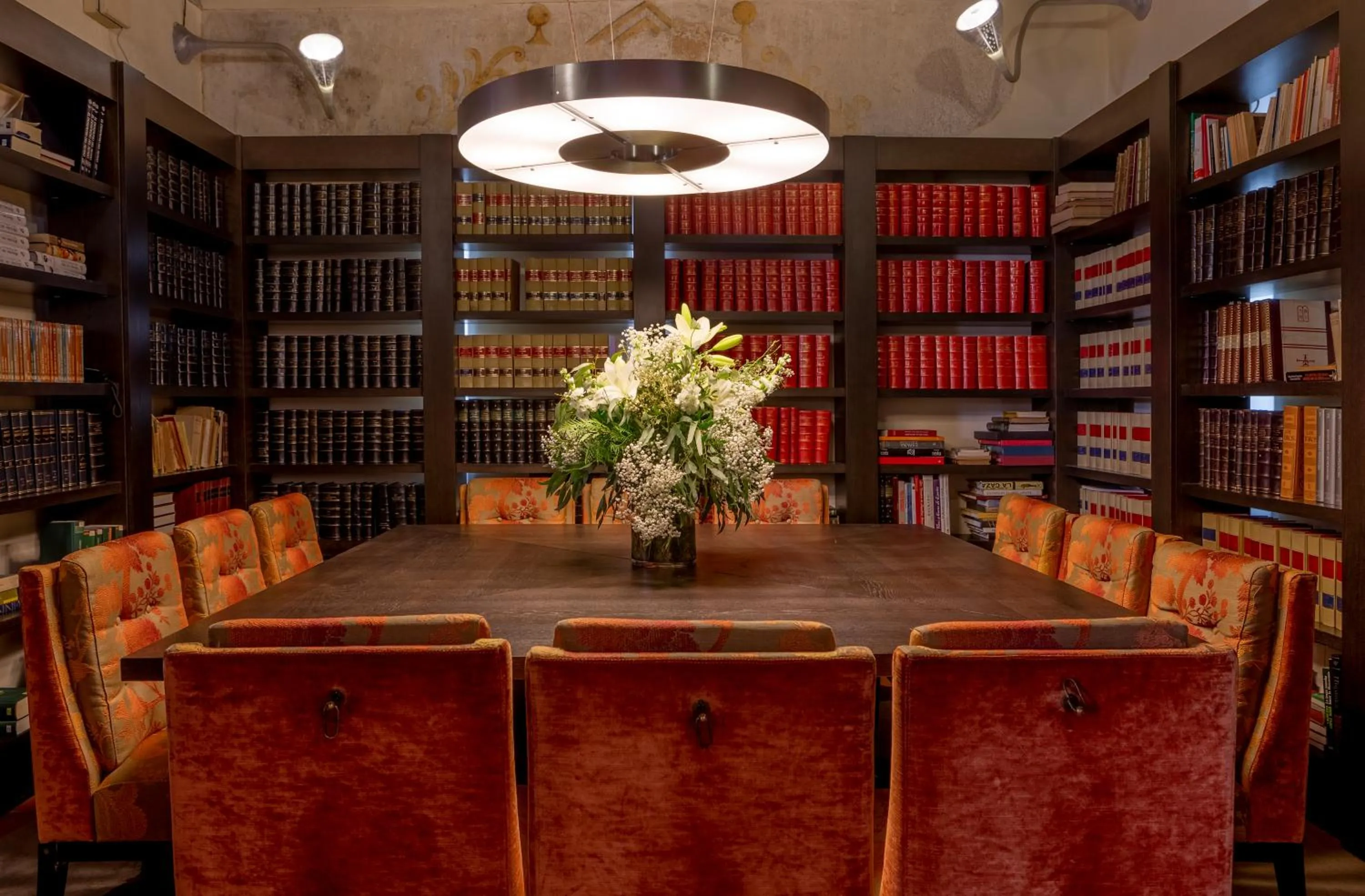 Library in Hotel San Antonio el Real