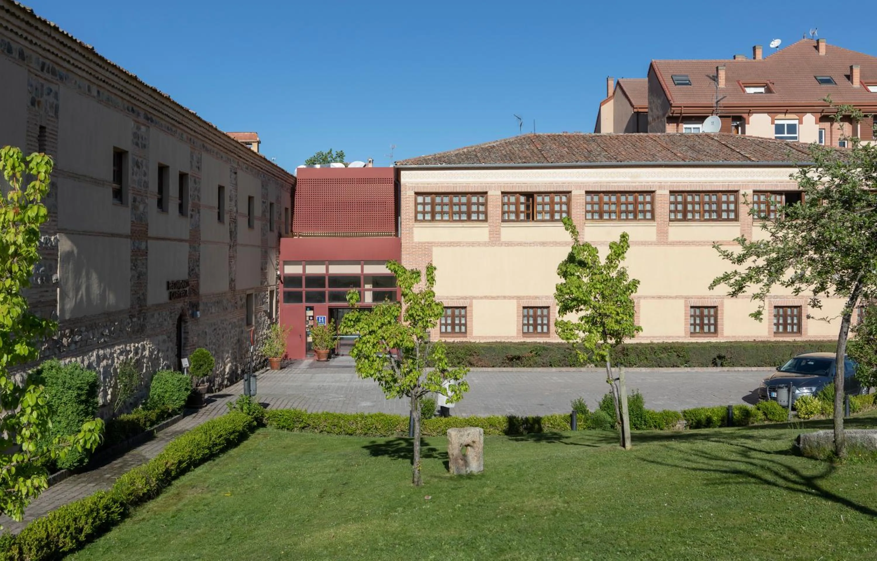 Property building in Hotel San Antonio el Real