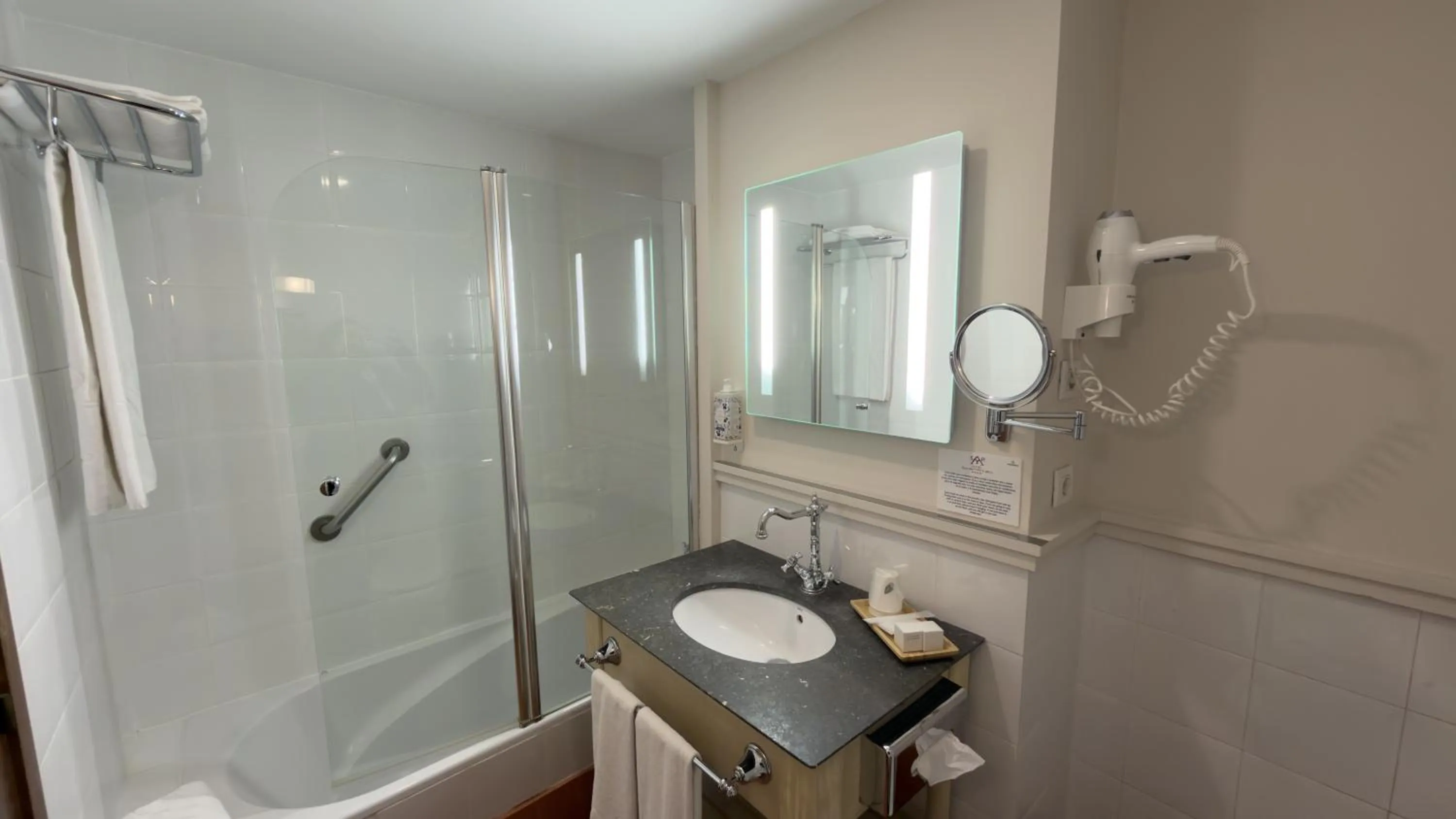 Bathroom in Hotel San Antonio el Real