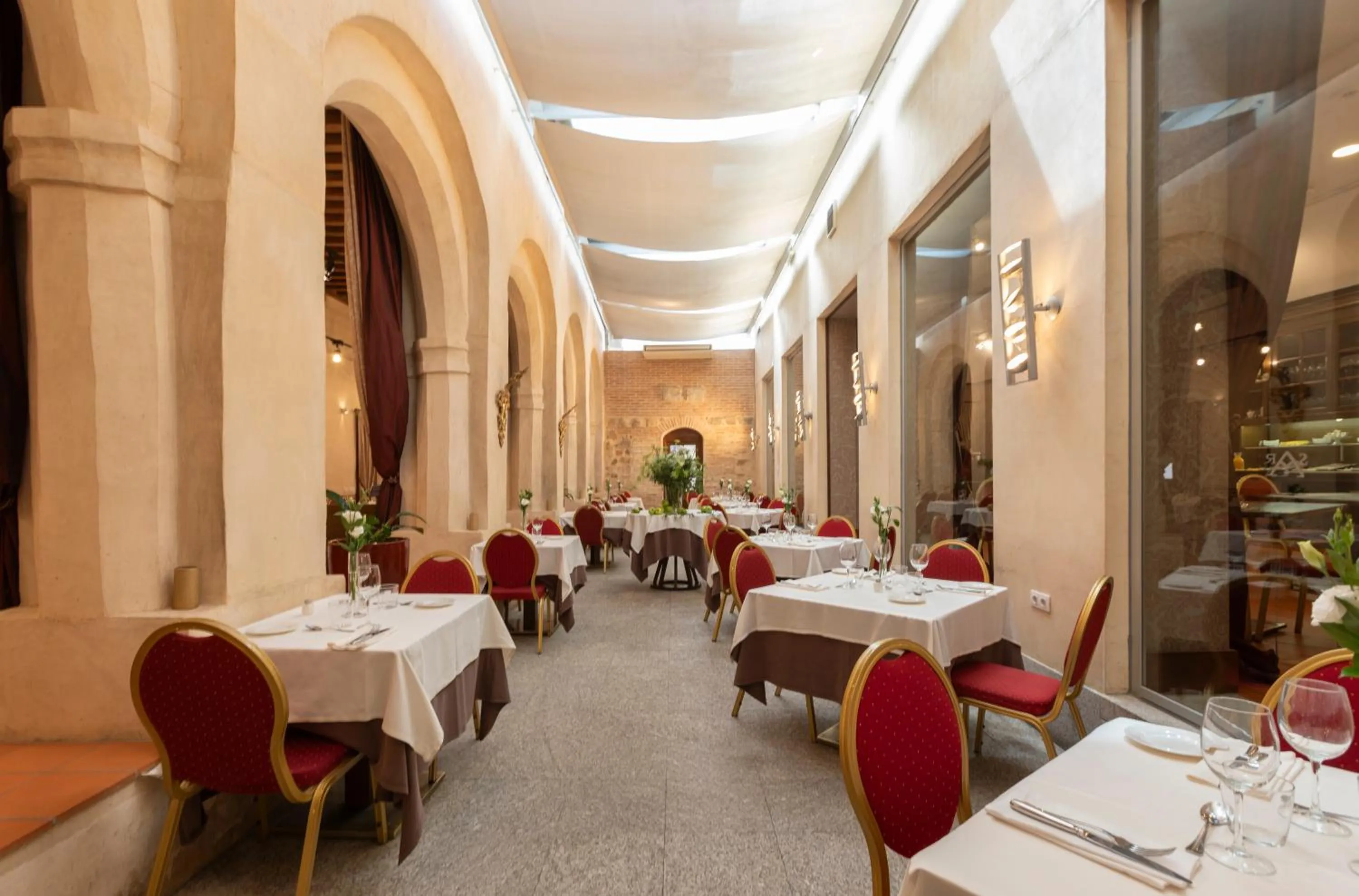 Restaurant/places to eat in Hotel San Antonio el Real