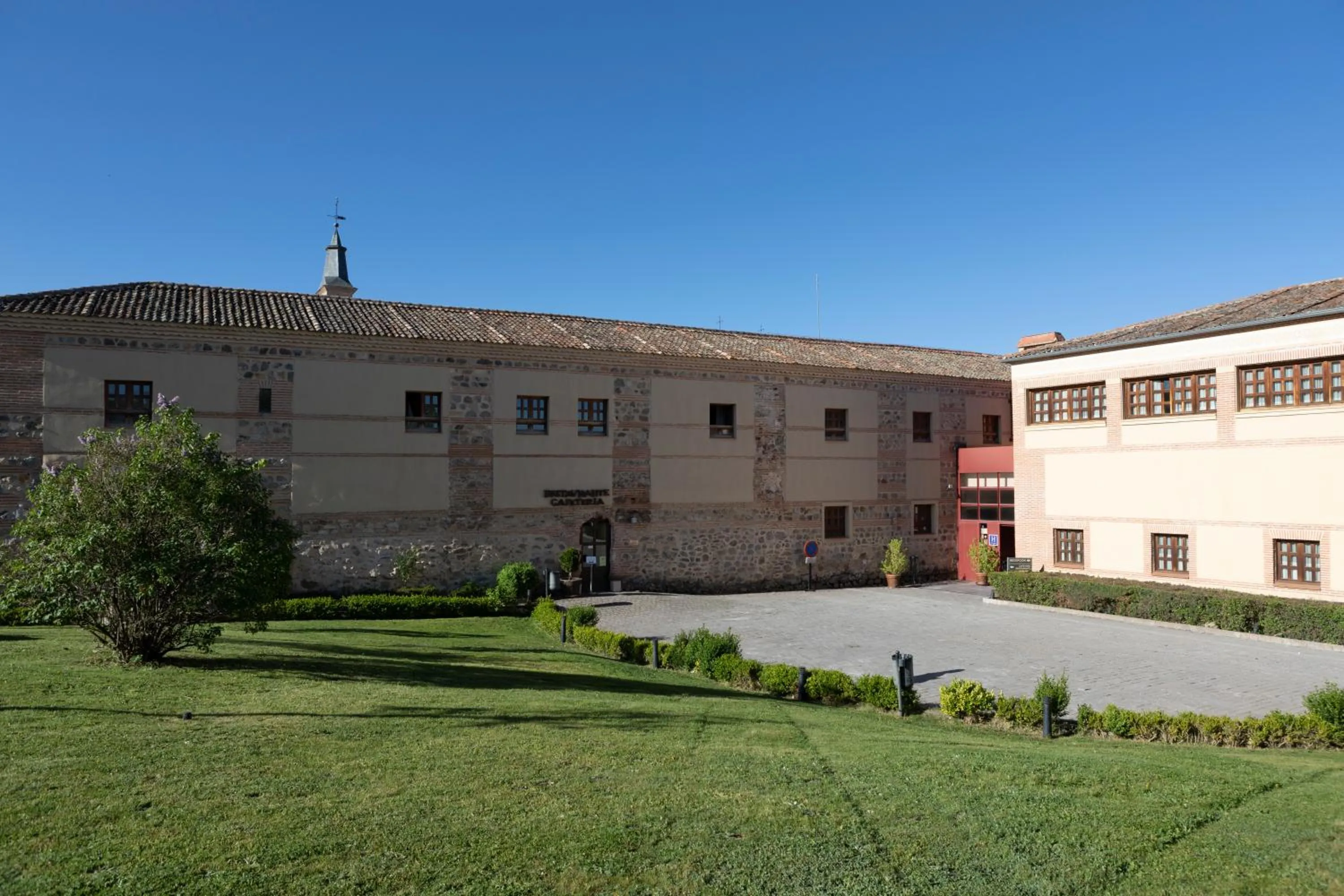 Property building in Hotel San Antonio el Real