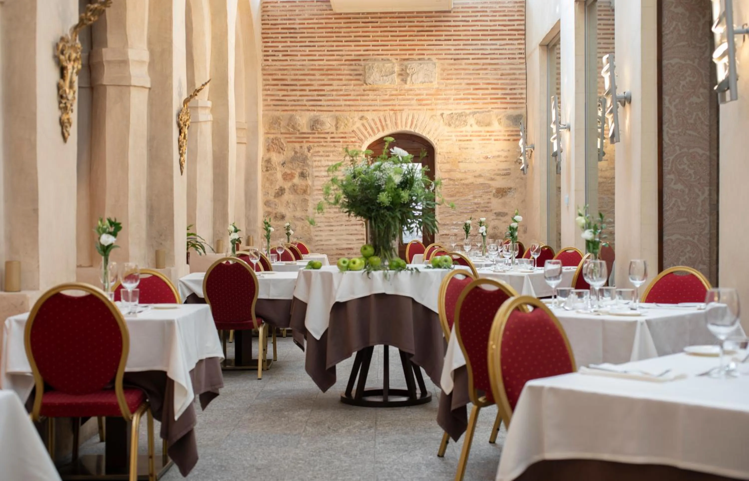 Restaurant/places to eat in Hotel San Antonio el Real