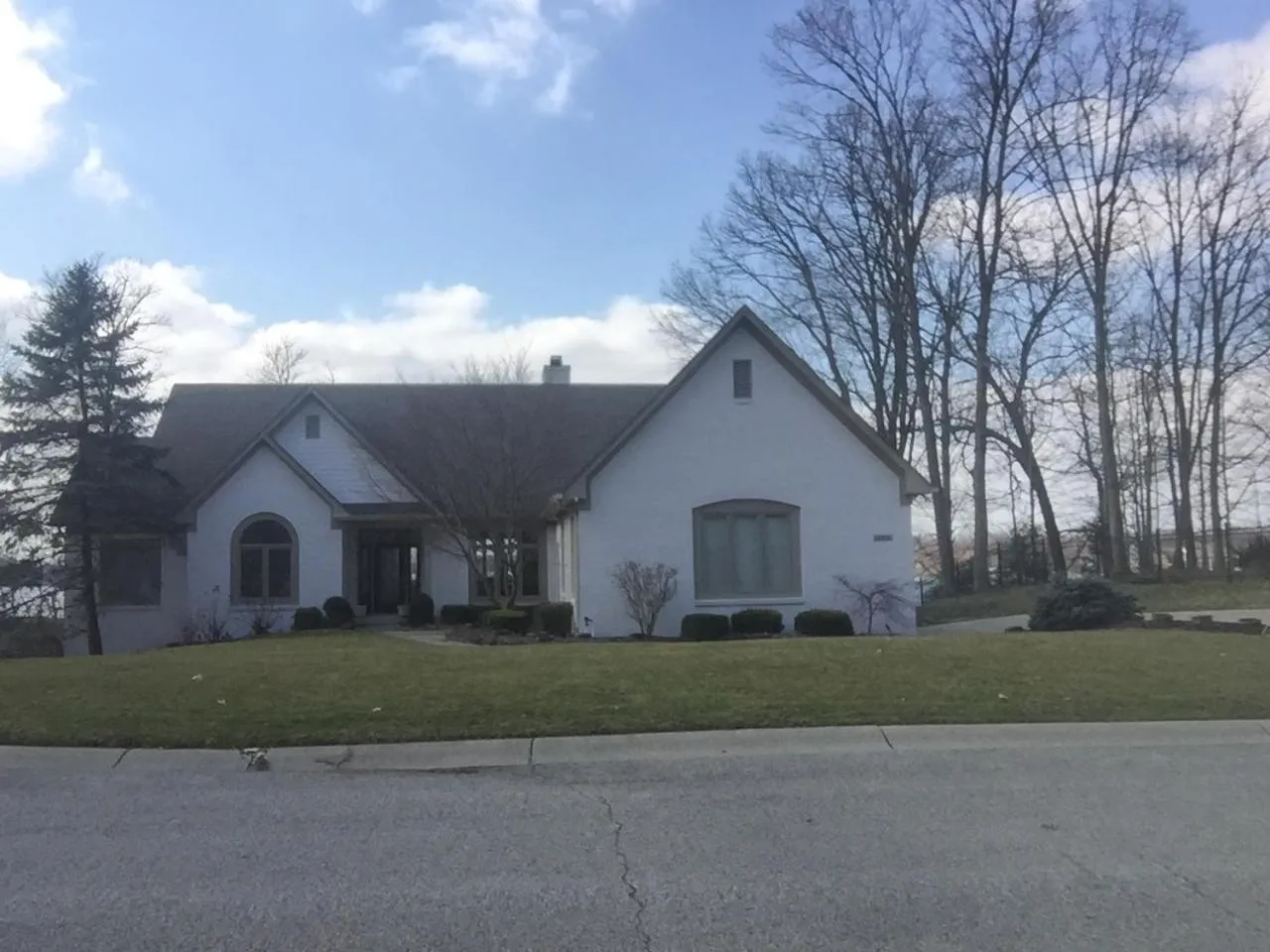Property building in Luxury on the lake