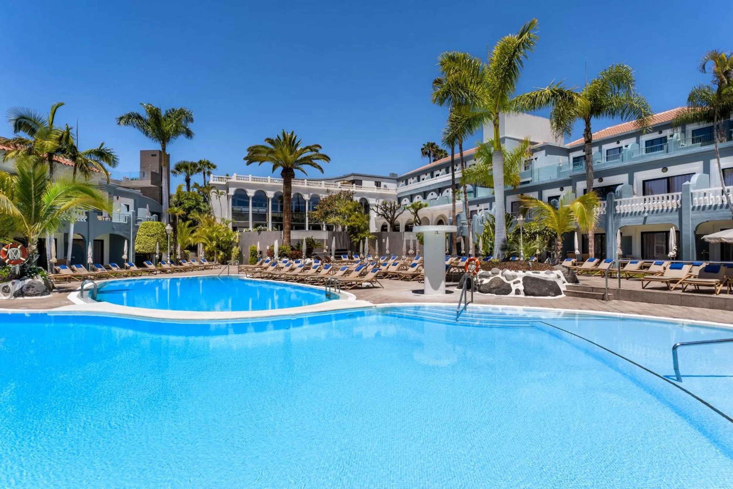 Swimming pool in Adrián Hoteles Colón Guanahaní Adultos Only