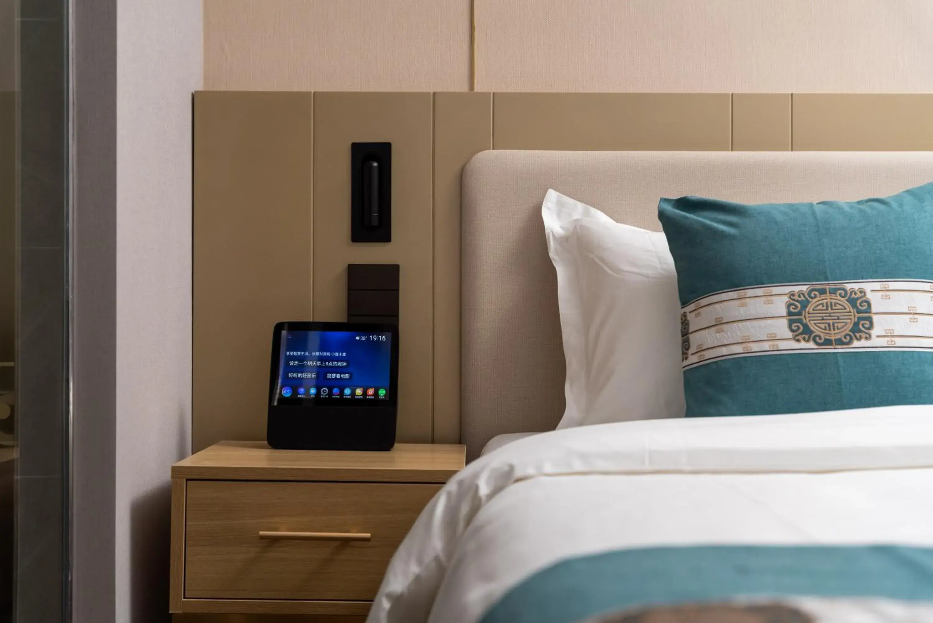 Bed in East Sacred Hotel--Beijing Tiananmen Square ,the Forbidden City,Wangfujing Street,Located in the city center Bed in East Sacred Hotel--Beijing Tiananmen Square ,the Forbidden City,Wangfujing Street,Located in the city center