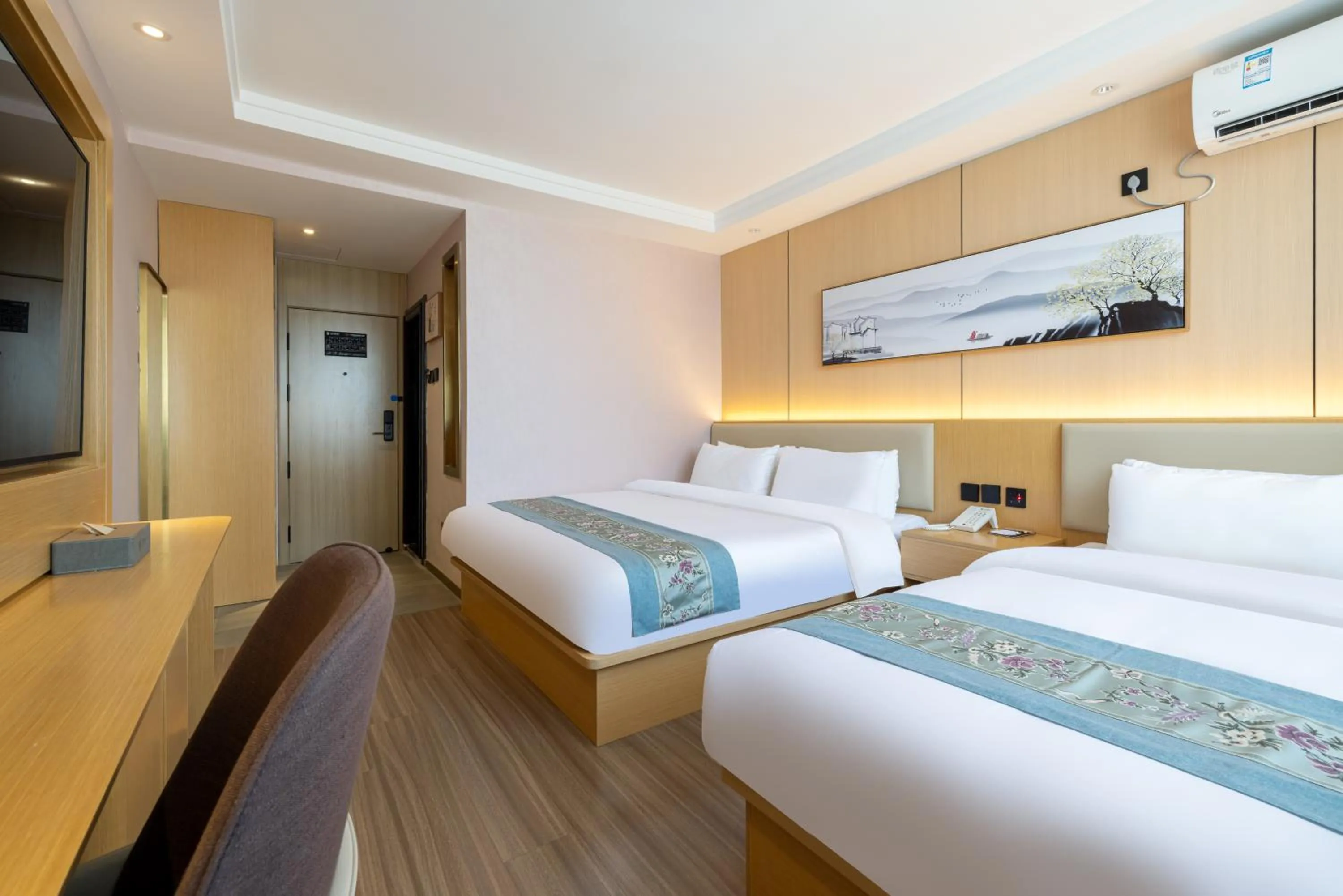 Bed in East Sacred Hotel--Beijing Tiananmen Square ,the Forbidden City,Wangfujing Street,Located in the city center